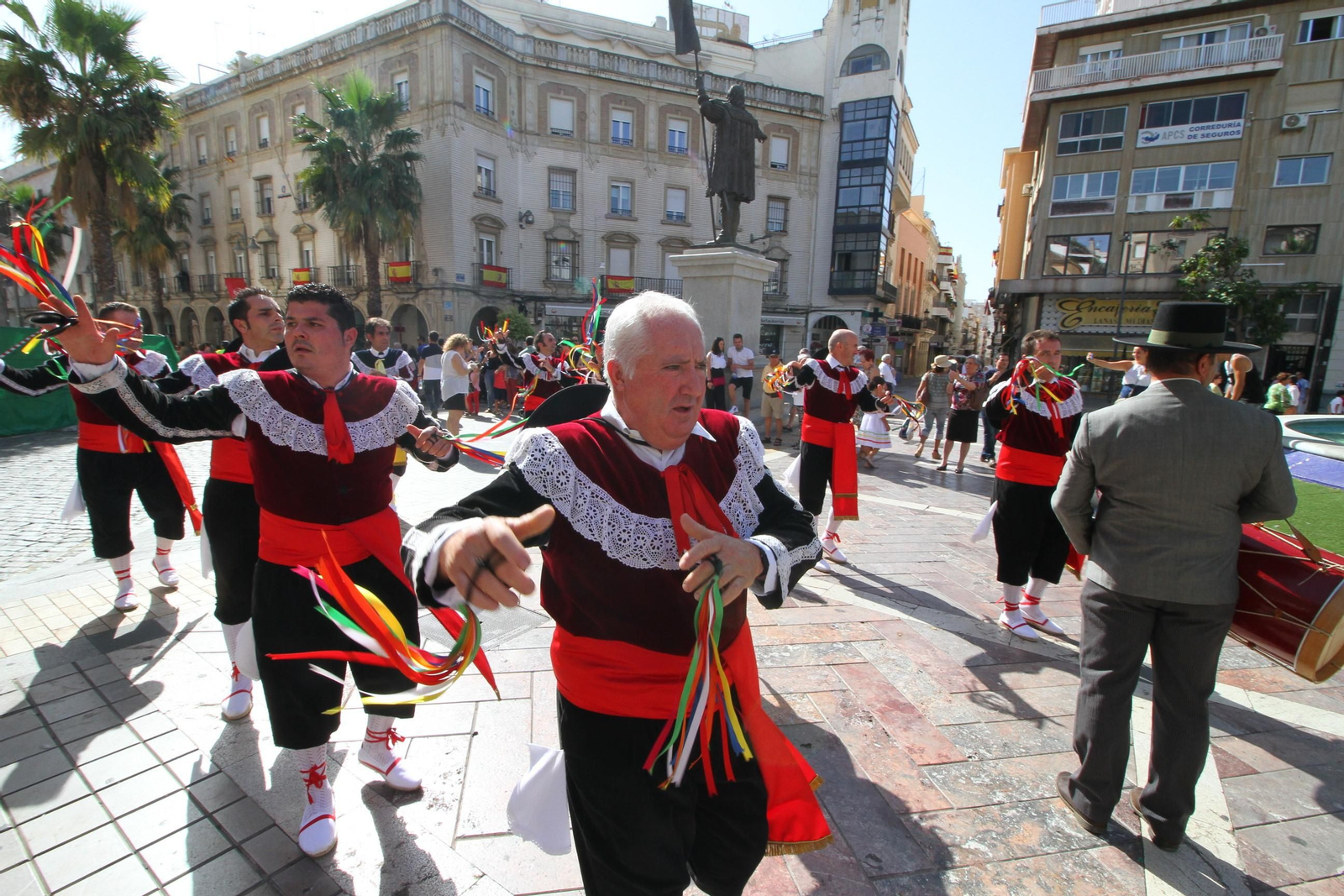 Imágenes del desfile Iberoamericano de bailes.