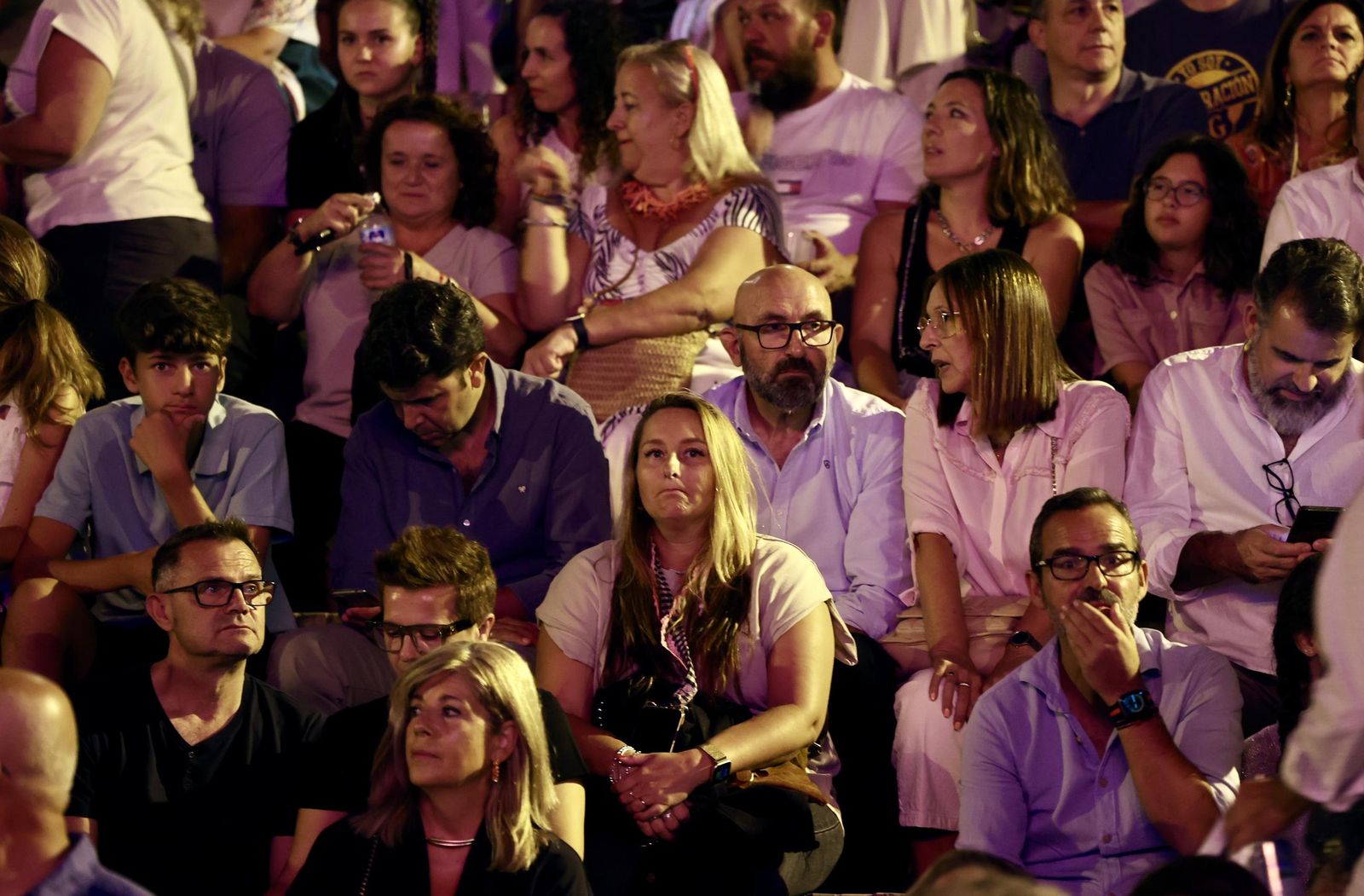 Búscate en el concierto de Hombres G