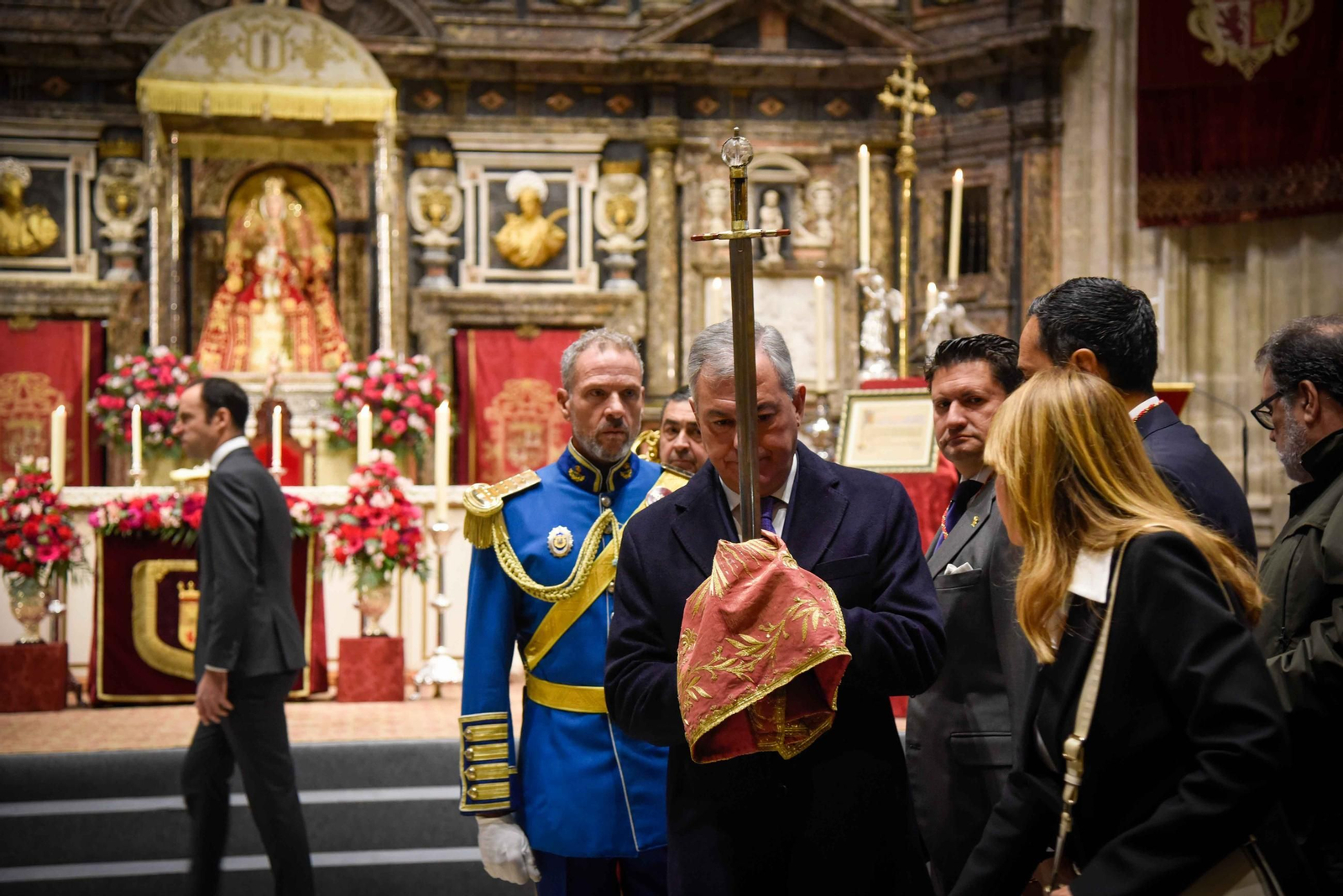 La espada de San Fernando, en la procesión de San Clemente