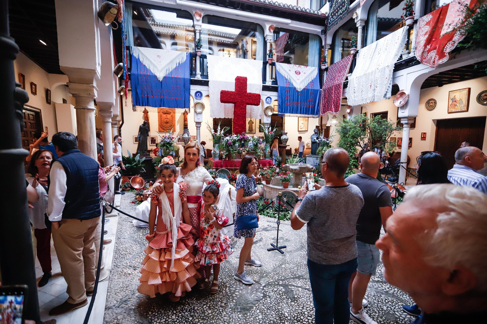 Así celebra Granada sus Cruces, en imágenes