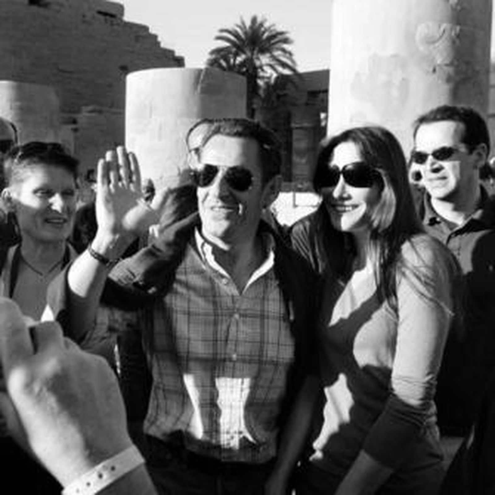 El viaje de Sarkozy crea polémica en Francia