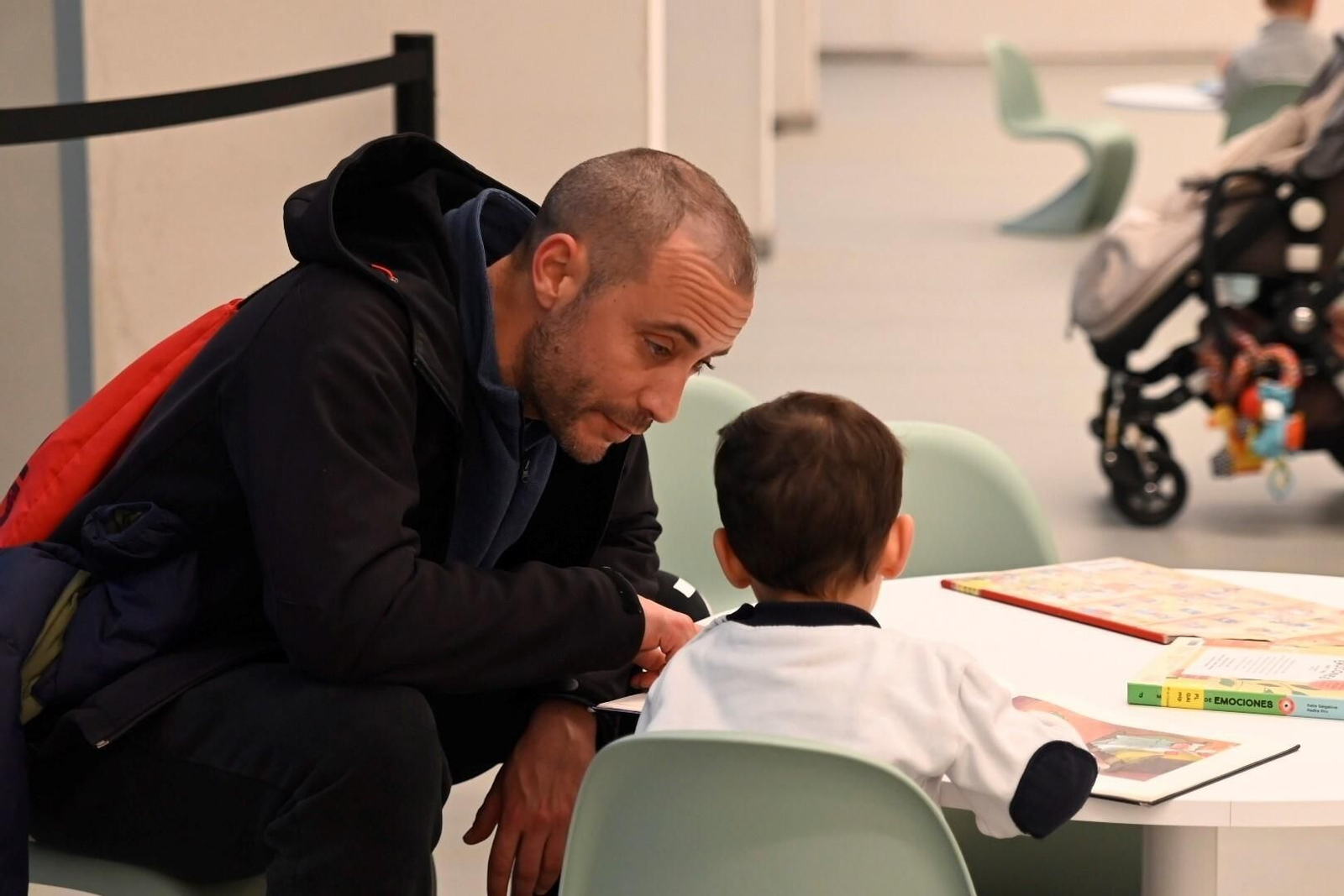 El primer día de apertura de la Biblioteca Grupo Cántico de Córdoba, en imágenes