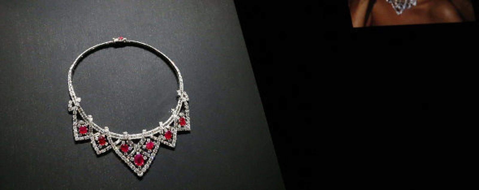 Anillo de compromiso de la princesa Gracia de Mónaco junto a otras joyas de la colección.