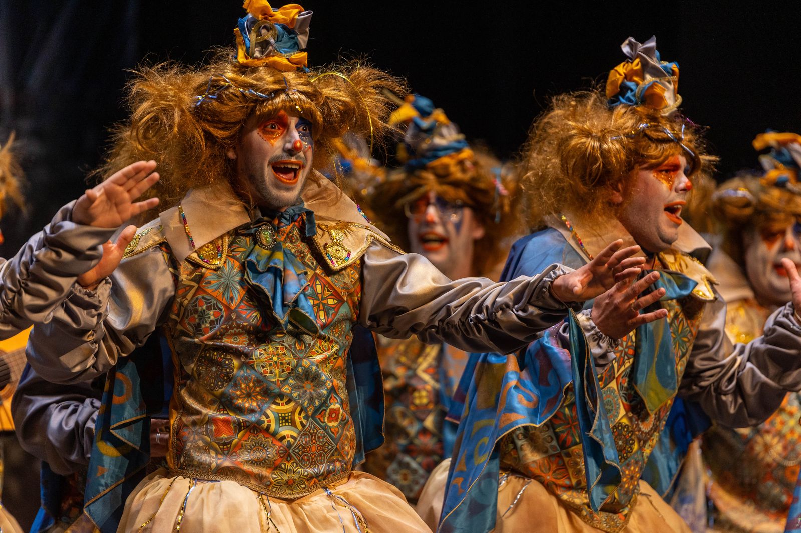 Imágenes de la actuación de la comparsa  de  Dos Hermanas "Feberillo el loco" en el Carnaval Colombino