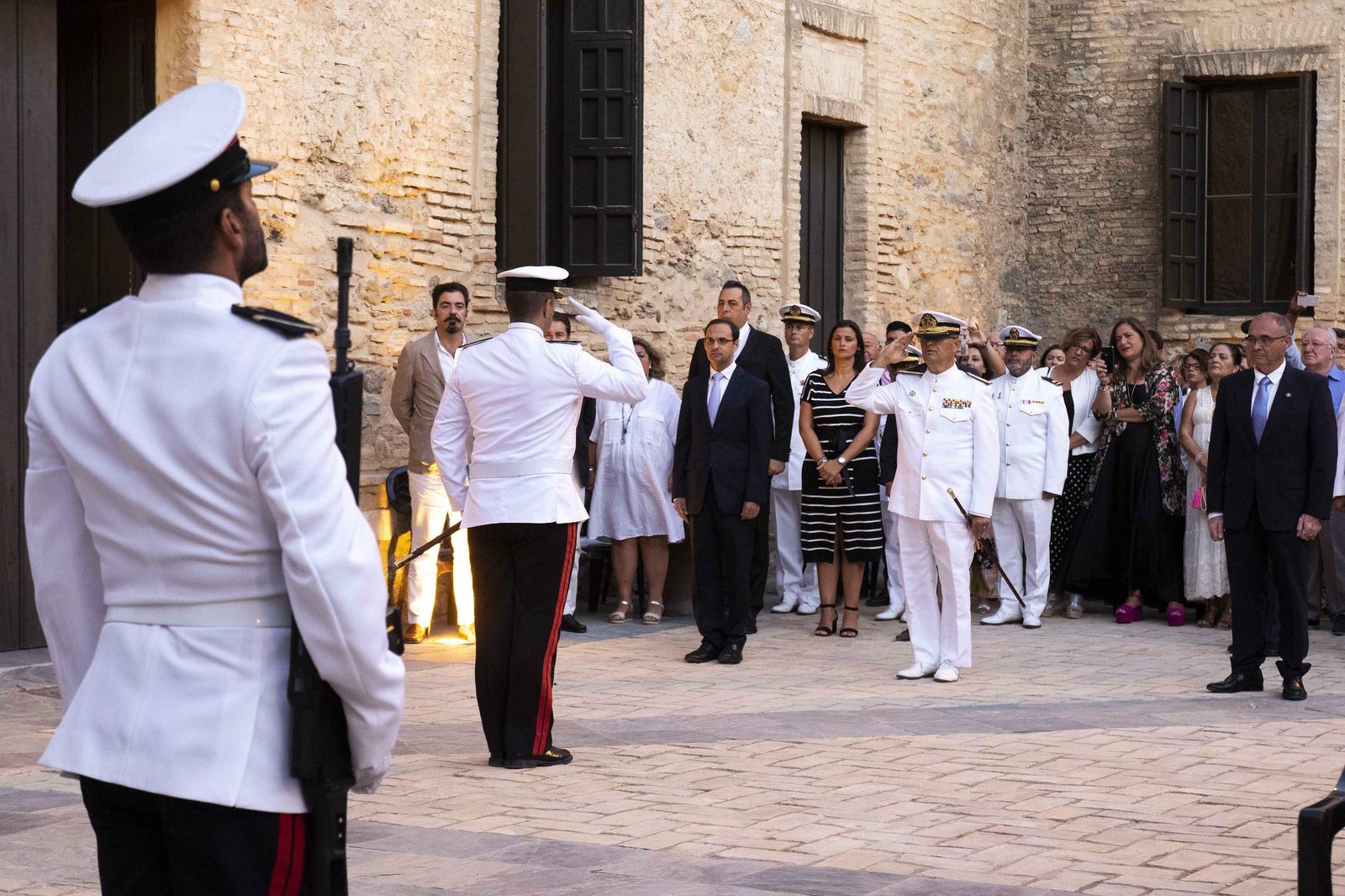 Un momento del acto de la Armada que se celebró en el Castillo de Santiago.