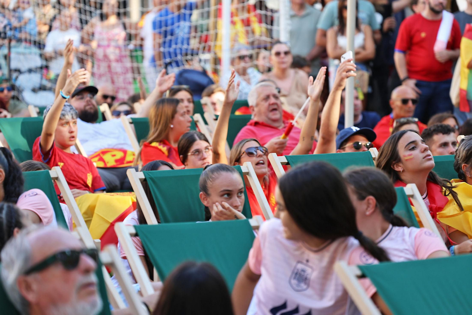 Imágenes de la Fan zone en Huelva de la Final de la Eurocopa entre Inglaterra y España Imágenes de la Fan zone en Huelva de la Final de la Eurocopa entre Inglaterra y España
