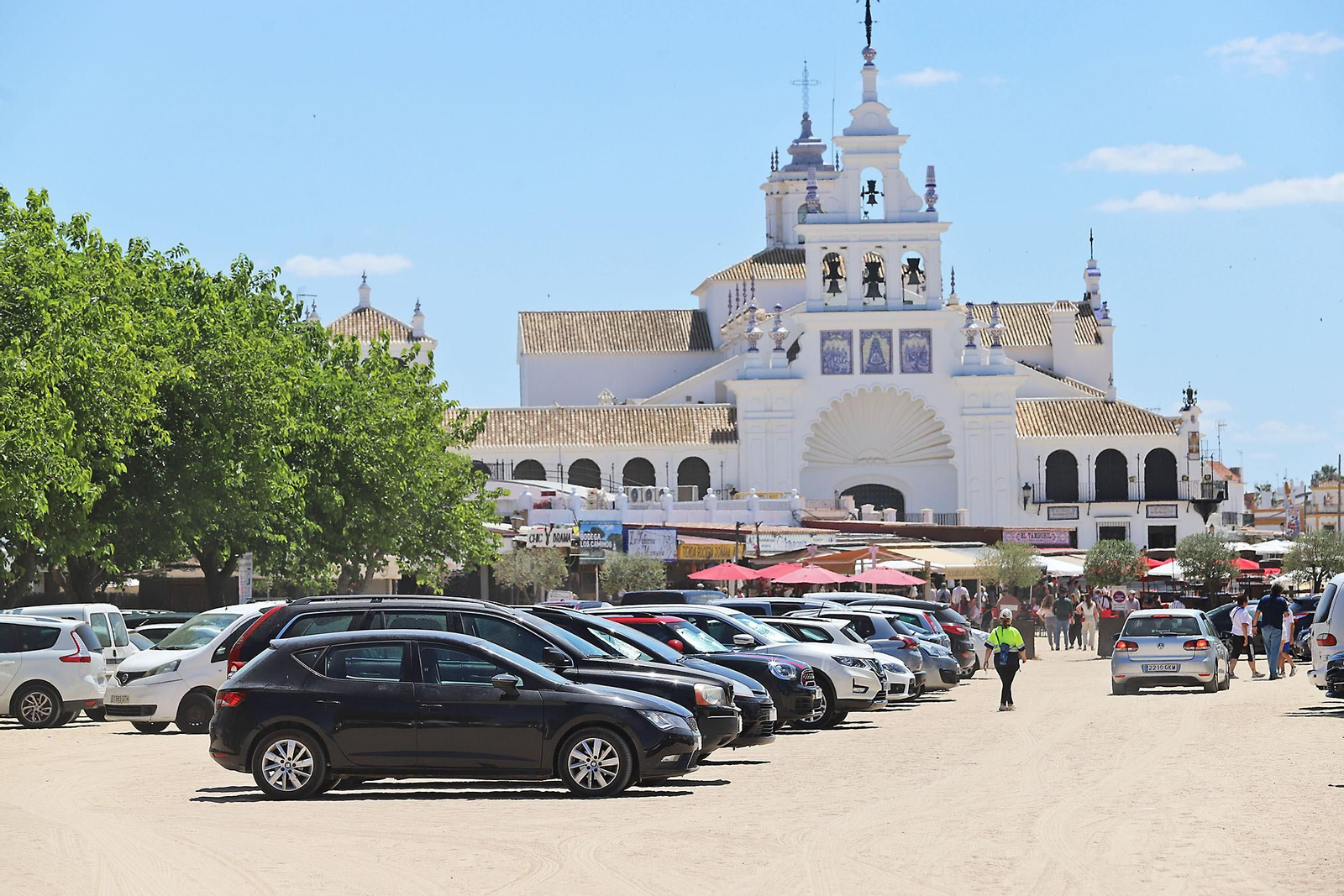 Ambiente en la aldea del Rocío en la mañana de domingo