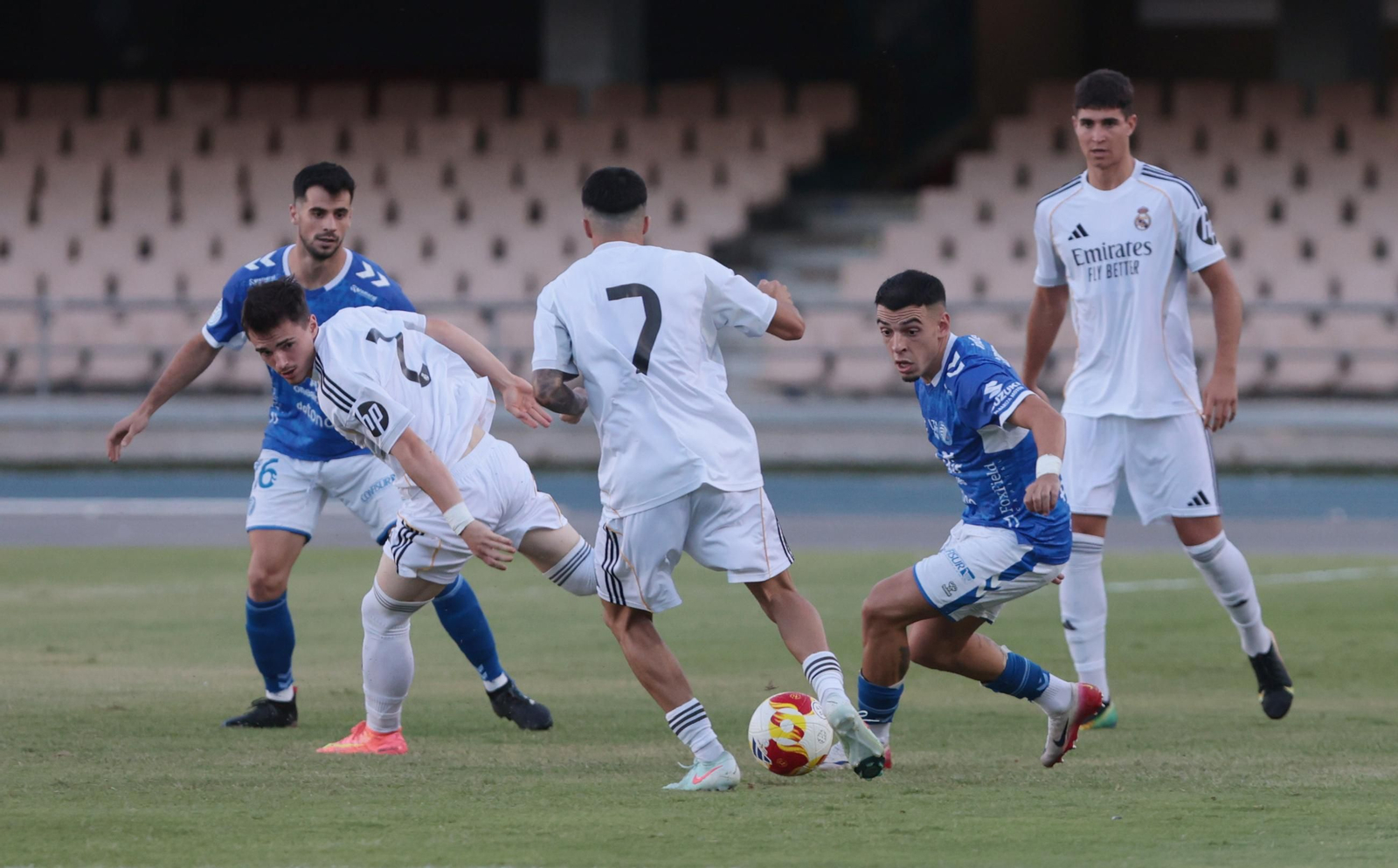 Imágenes del Trofeo de la Vendimia entre  Xerez DFC contra Real Madrid C en Chapín