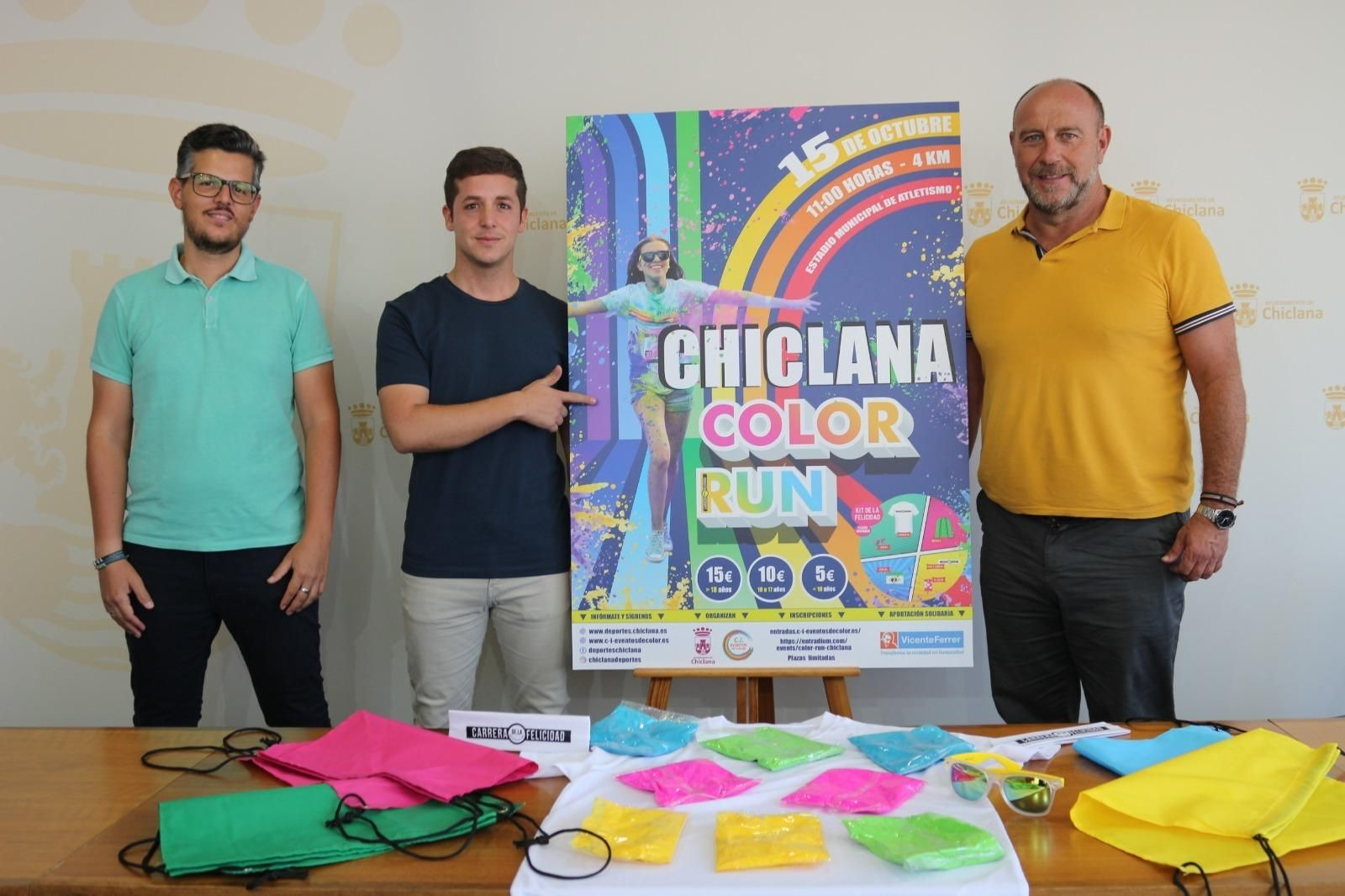 Participantes en la presentación de la Chiclana Color Run.