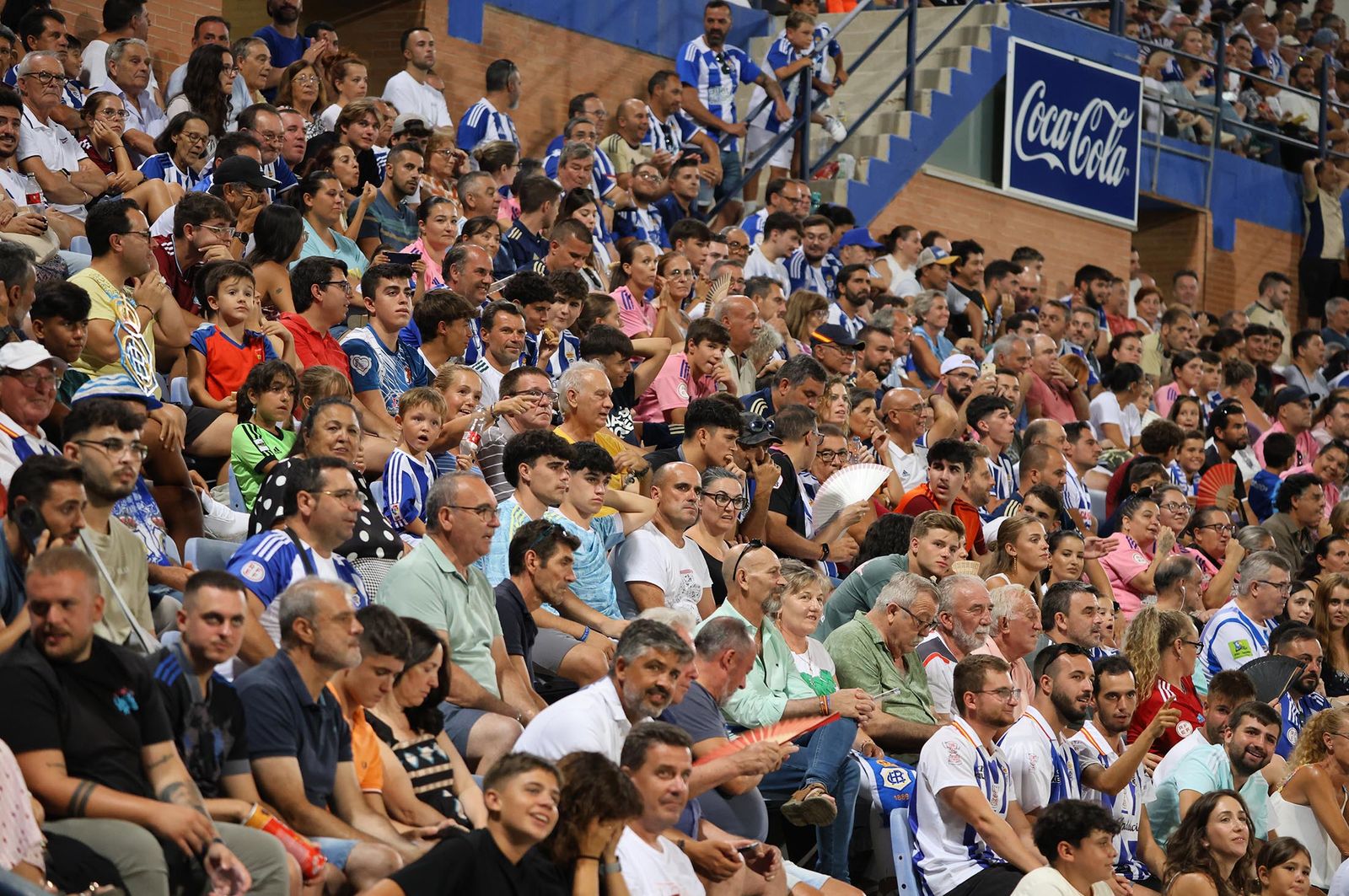 Búscate en las gradas del estadio en la celebración del Trofeo Colombino