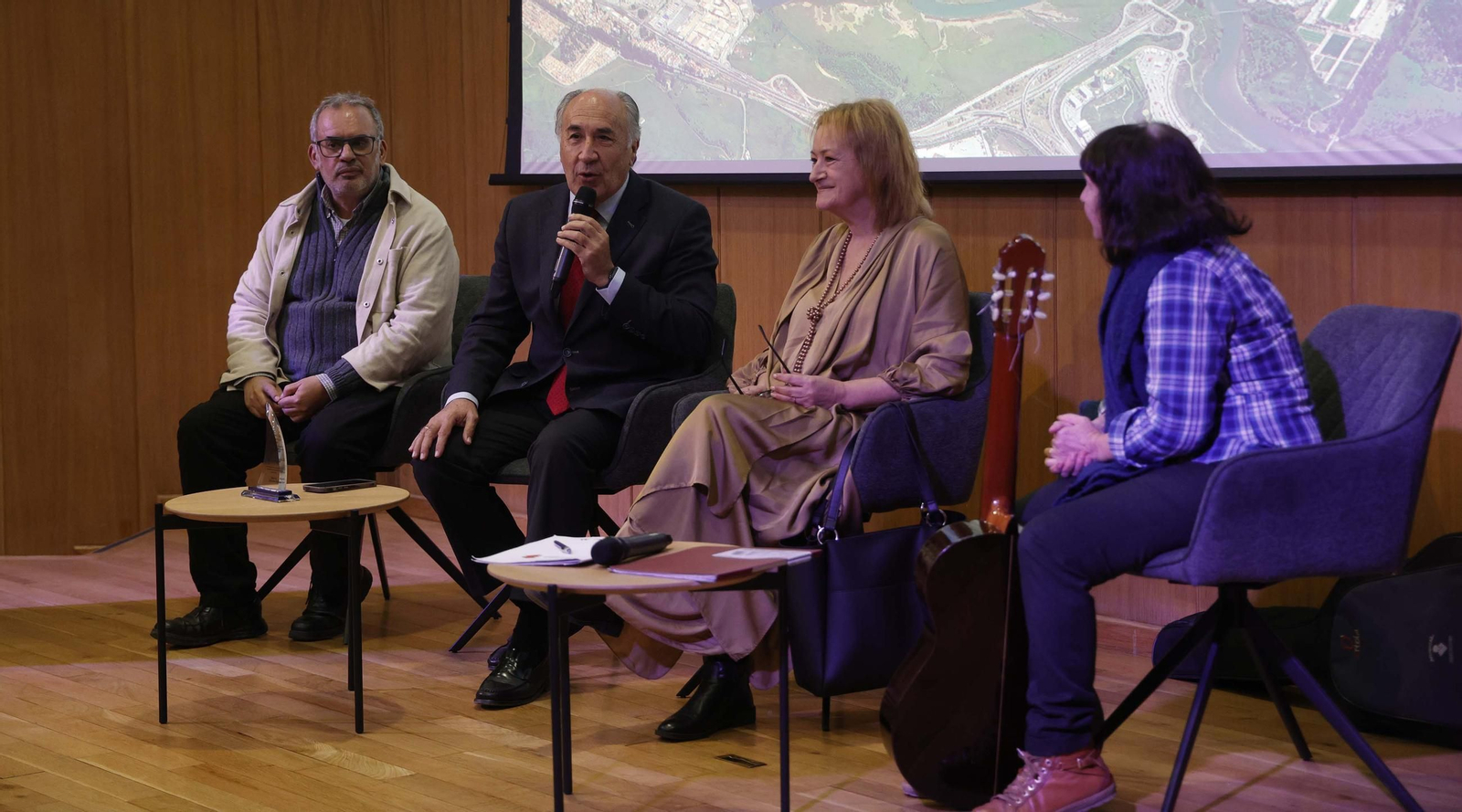 Fotos de la entrega de los premios del Ateneo de Algeciras a María Quiros y Tatiana Delalvz