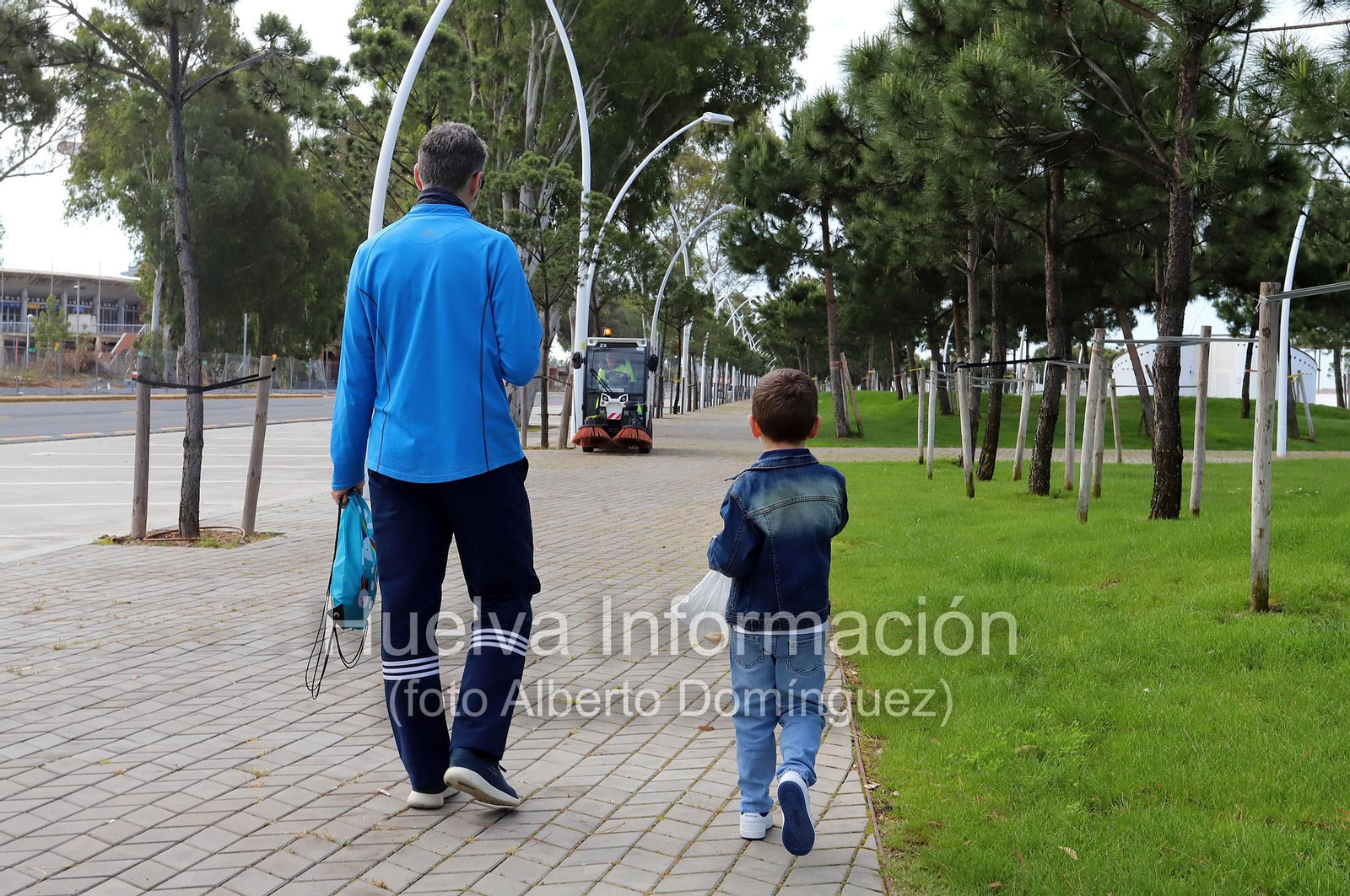 Imágenes del primer día de la salida de niños a la calle en el estado de alarma por coronavirus