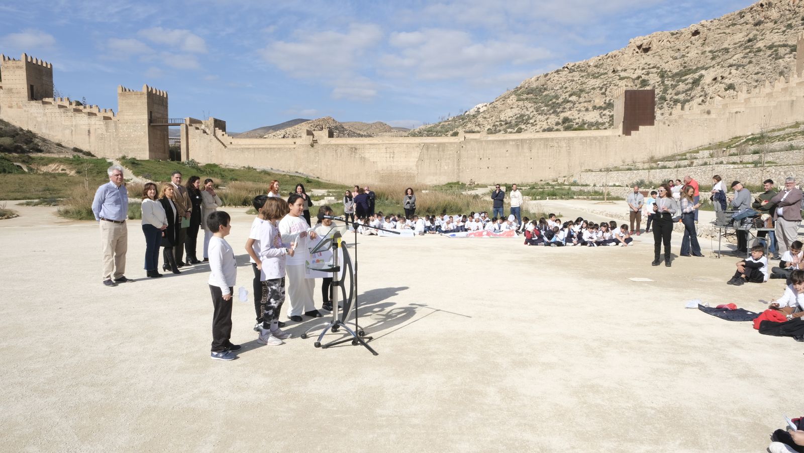 Imágenes de 'Versos por la Paz', en el Parque de La Hoya de Almería