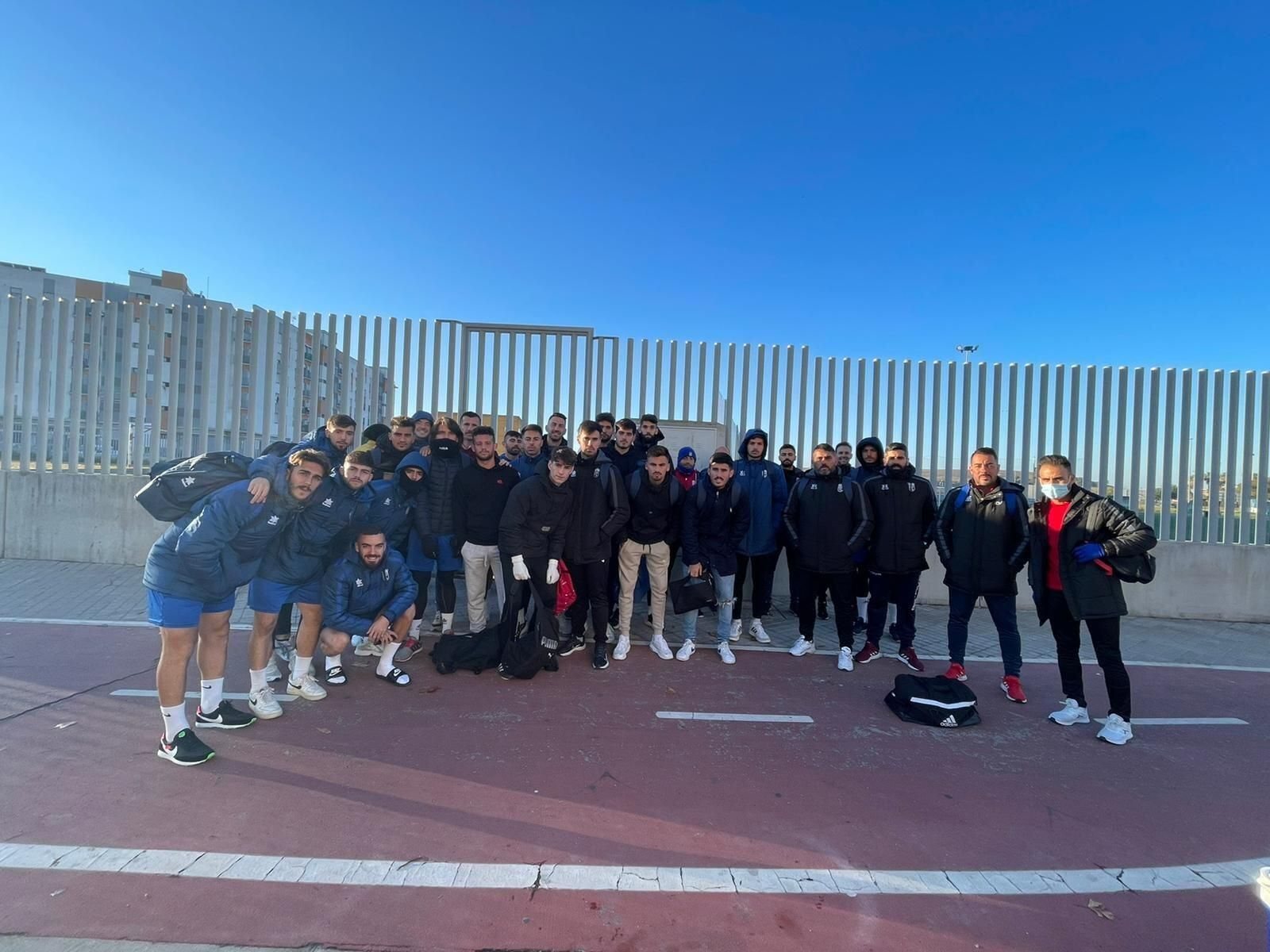 La plantilla y cuerpo técnico del Xerez CD se han encontrado las instalaciones de San Telmo cerradas.