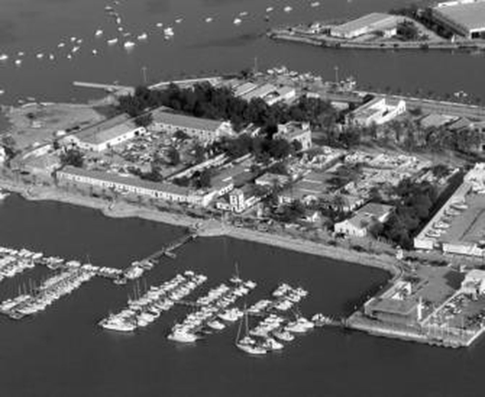 Vista aérea del poblado de Sancti Petri, cuya fisonomía cambiará en pocos días.