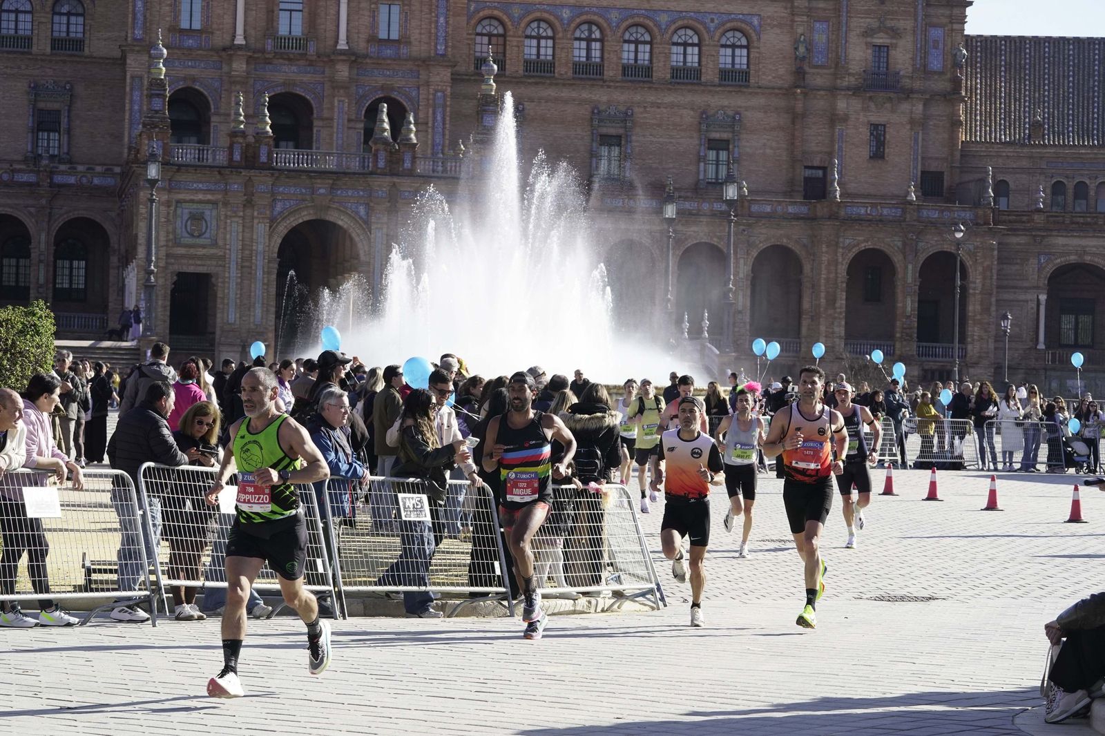 El Zúrich Maraton de Sevilla 2026 en la Plaza de España, galería 1