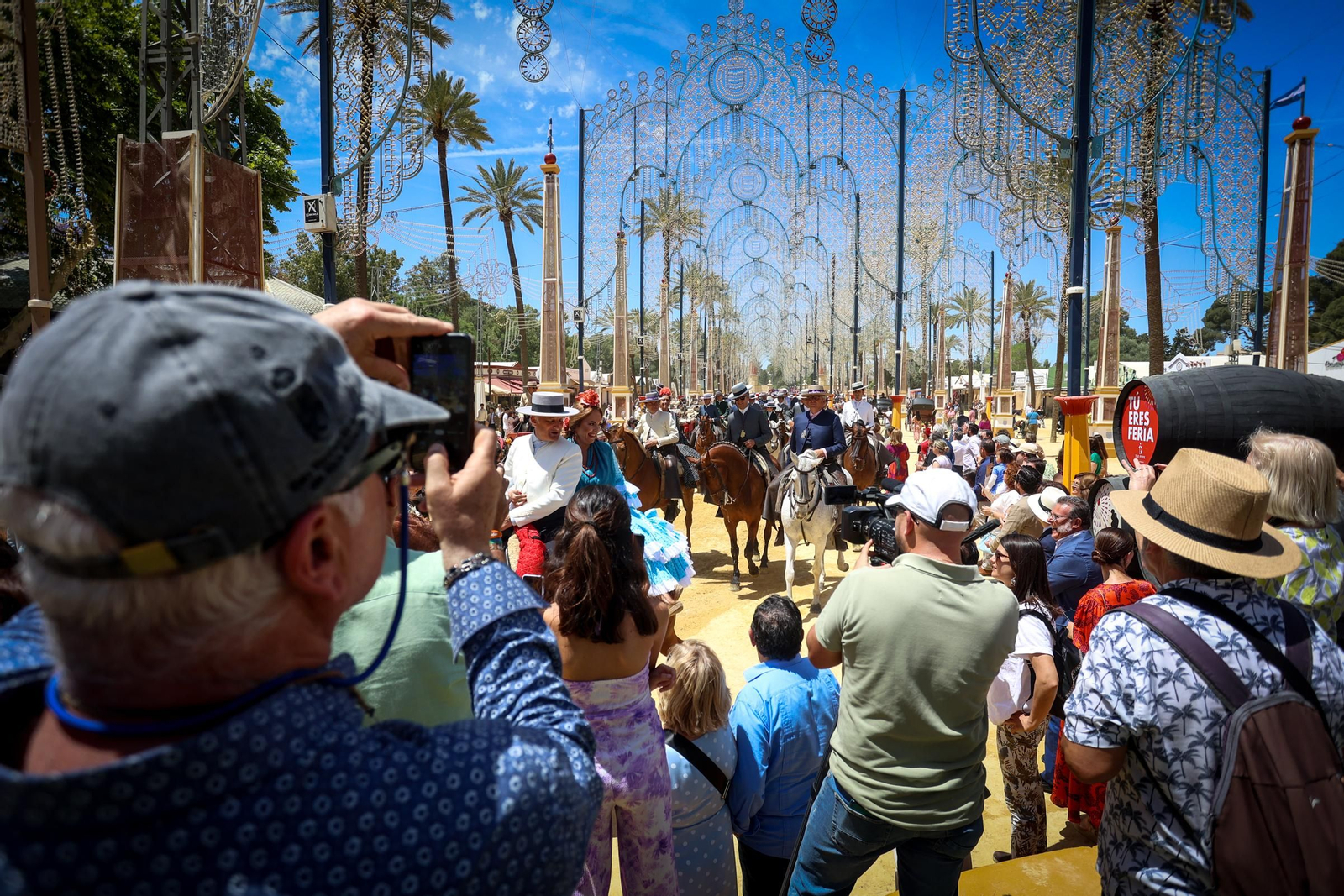 Imágenes de la Hermandad del Rocío en el Real de la Feria
