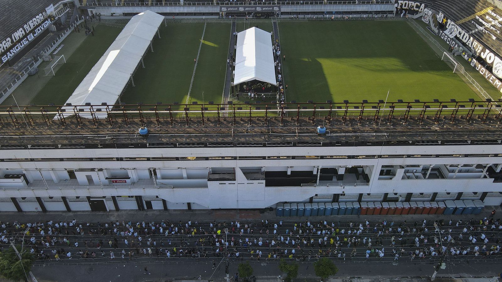 Las fotos del entierro de Pelé