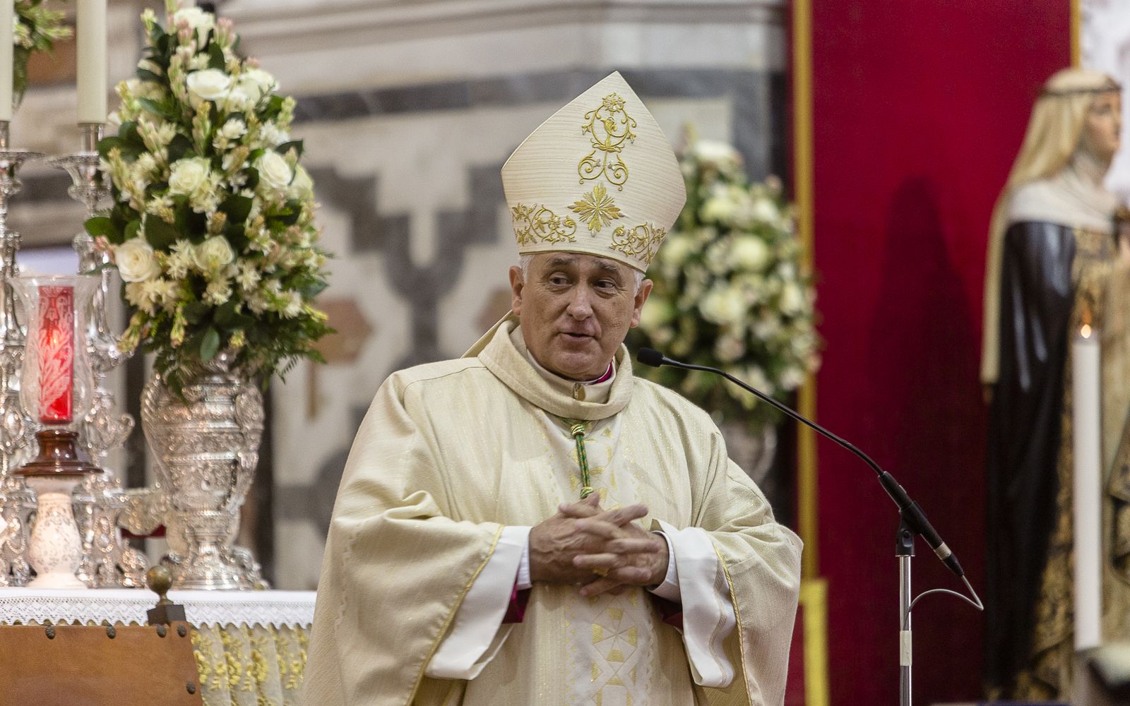 Imágenes de la celebración del día de la Virgen del Rosario en la iglesia de Santo Domingo