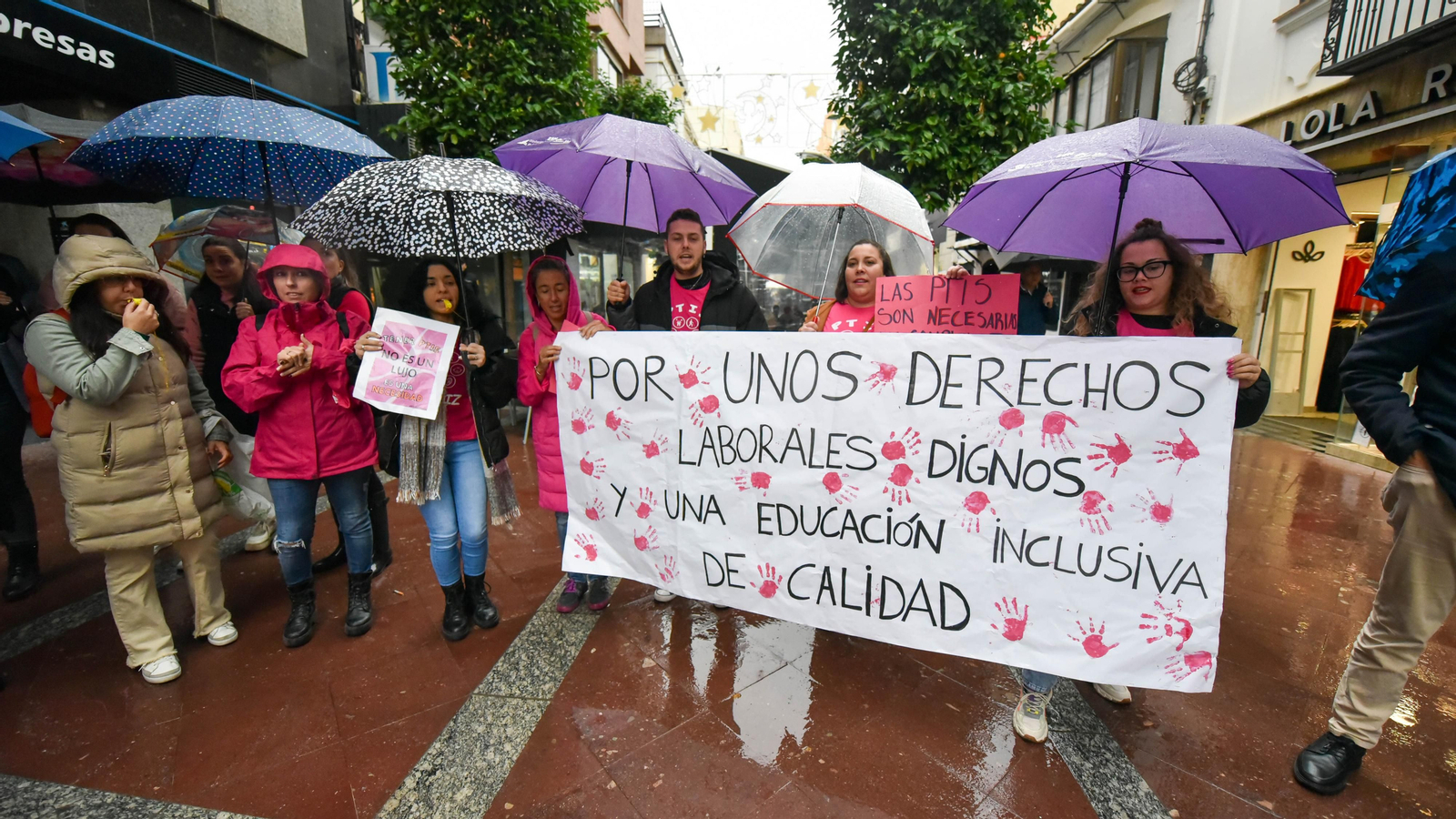 Protesta de padres por la falta de monitores de integración PTIS, en imágenes