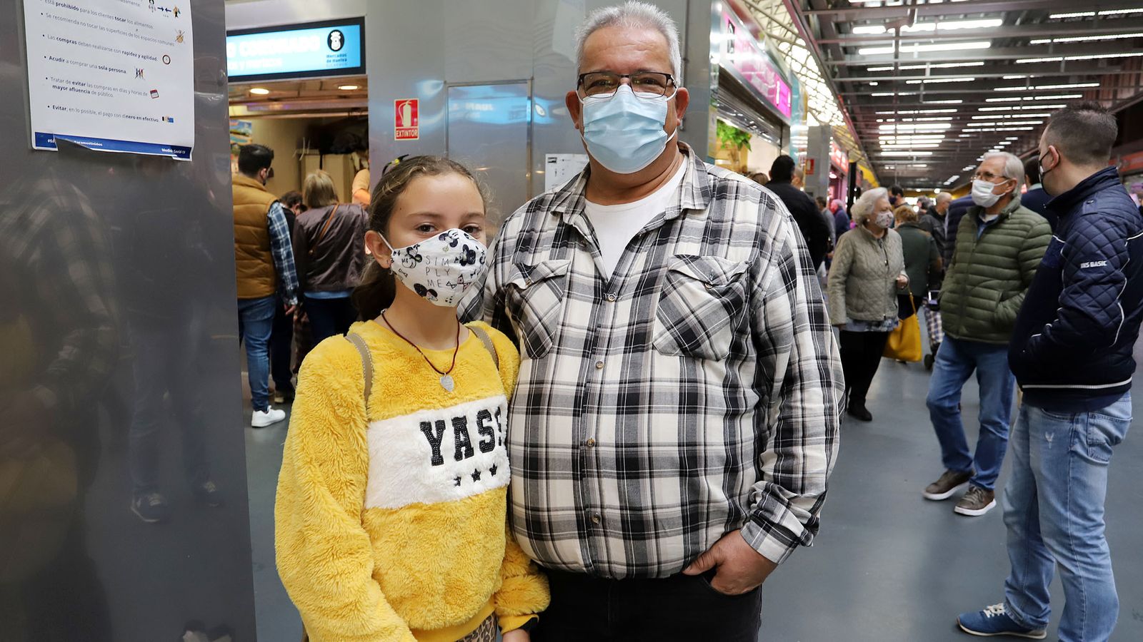 Lorena y su padre, procedentes de Matalascañas.