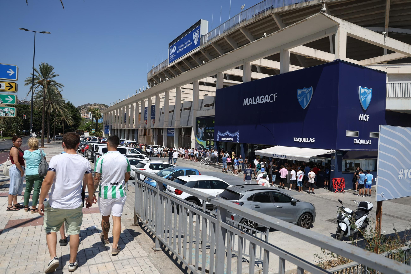 Colas en La Rosaleda.