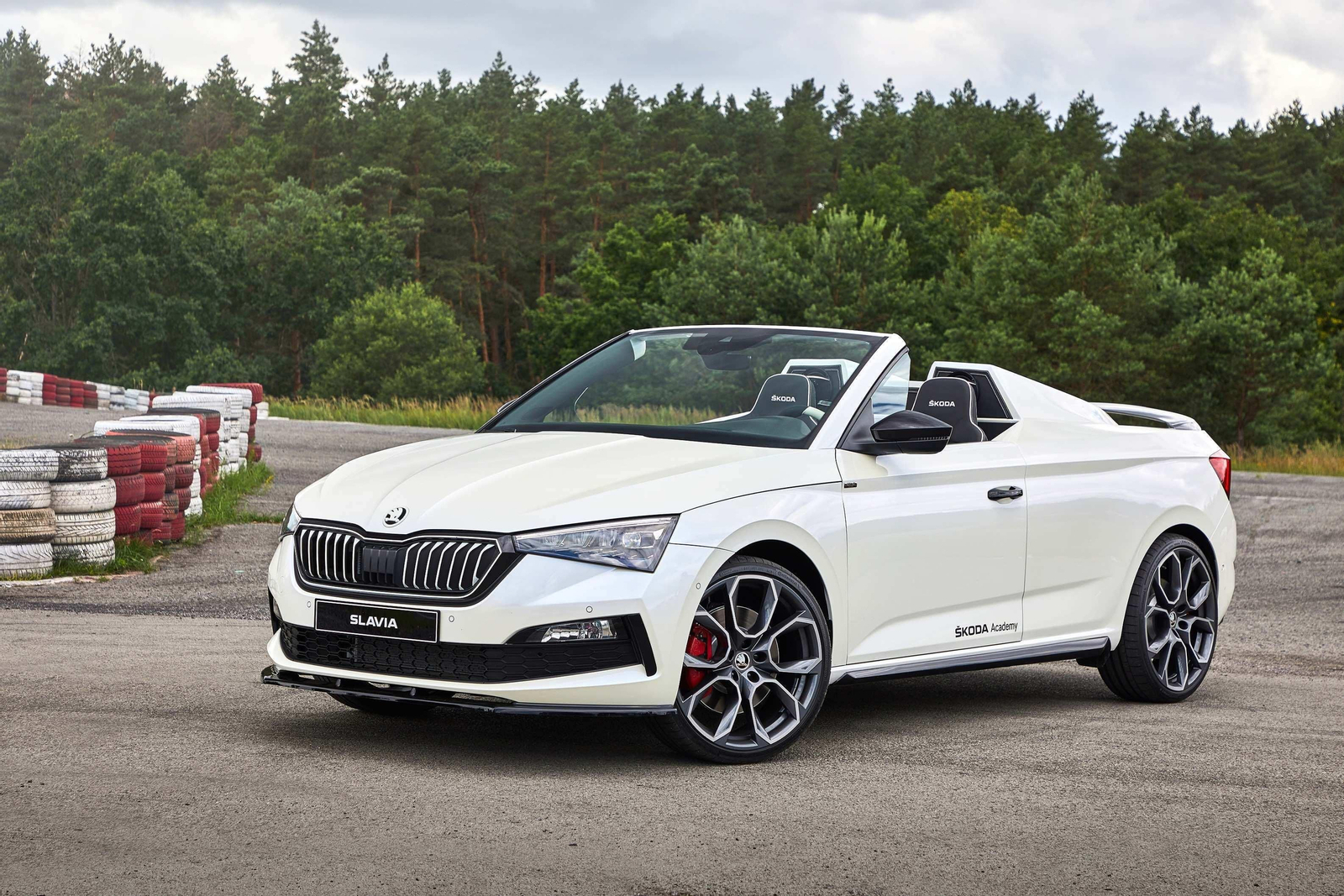 Skoda Slavia, un Scala convertido en spider biplaza