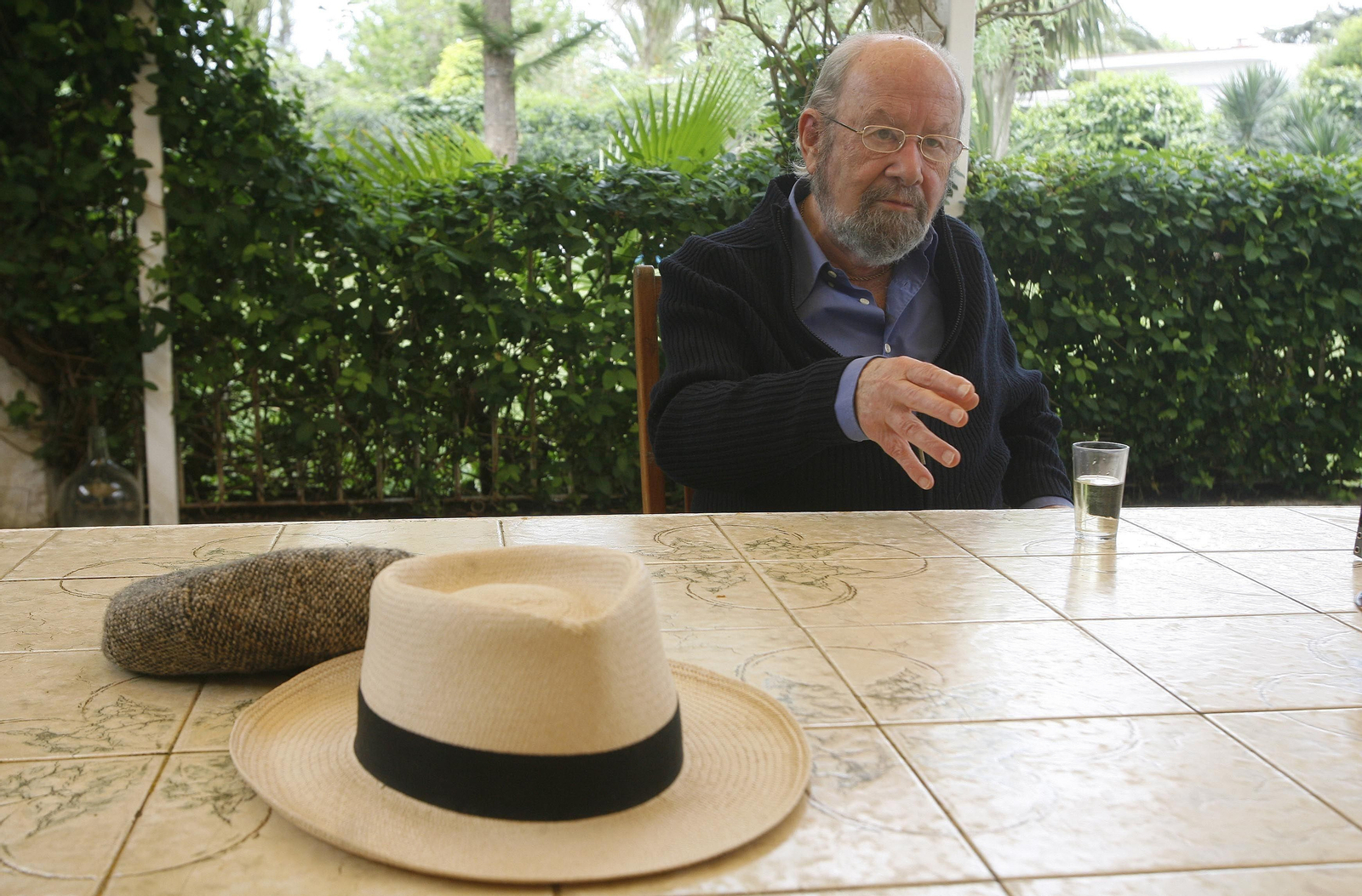 La vida de Caballero Bonald, en imágenes