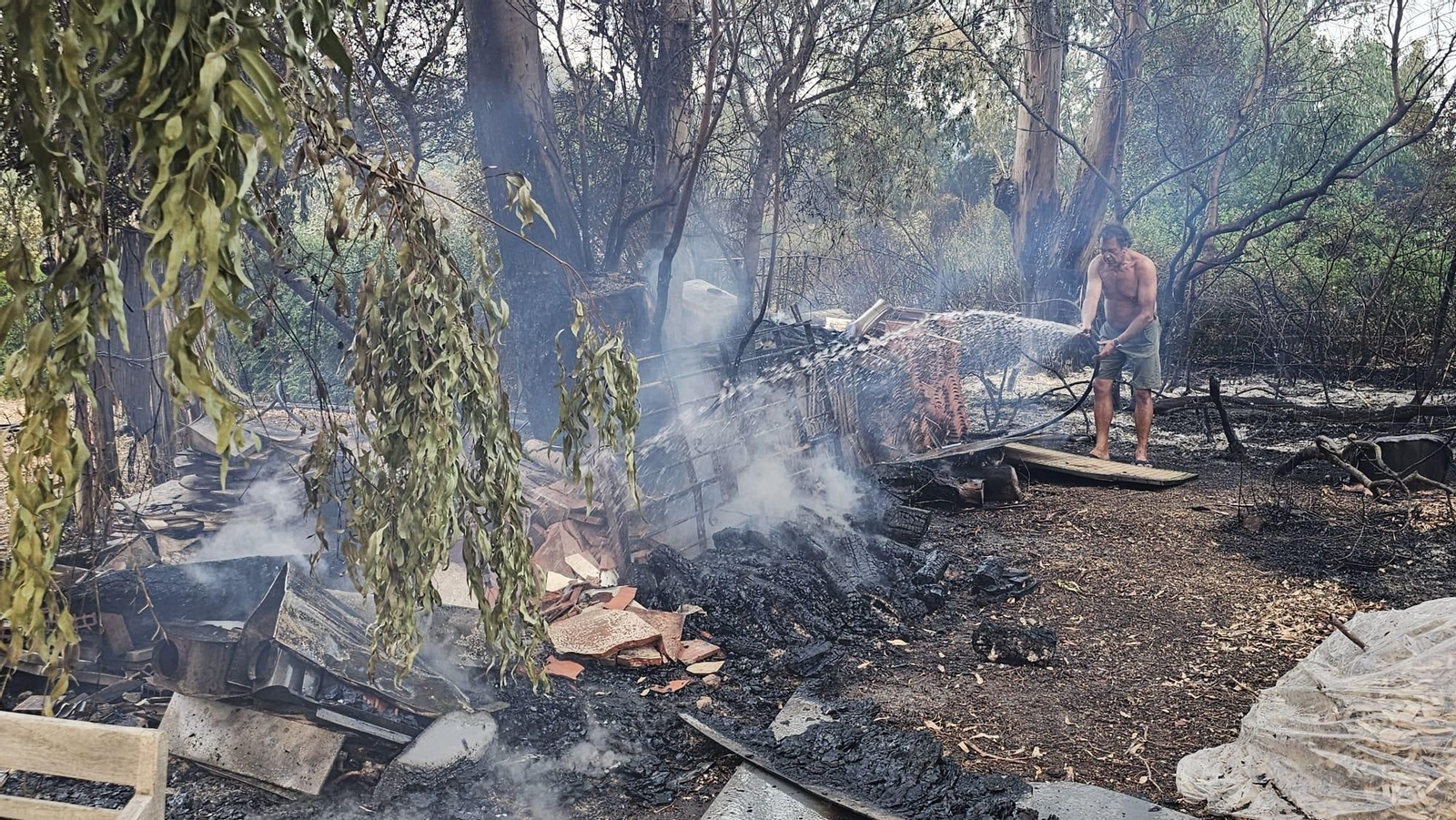 El hotel Dulce Nombre de Tarifa, afectado por el incendio.