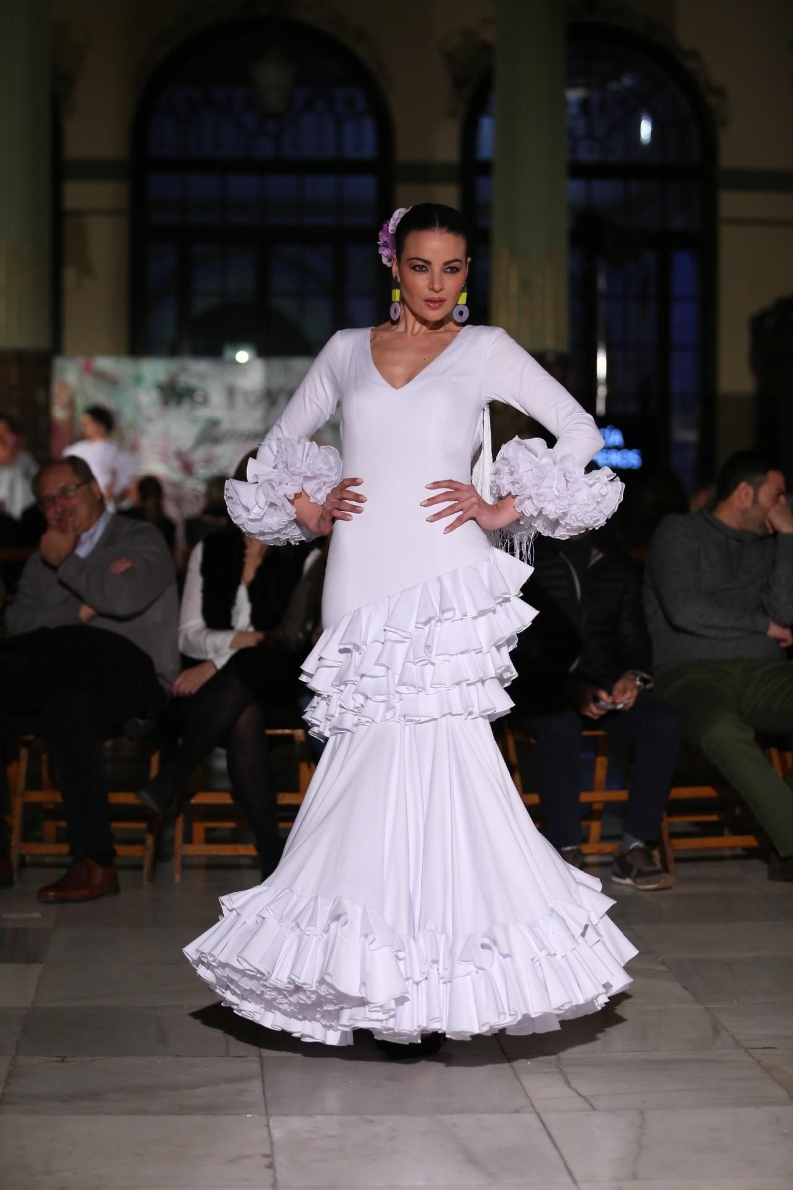 El traje de flamenca blanco y sus versiones más bonitas de esta temporada