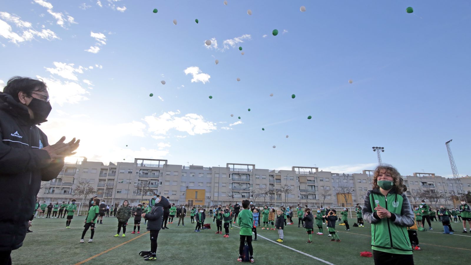 Emotivo homenaje de todo el Pueblo Nuevo a su entrenador