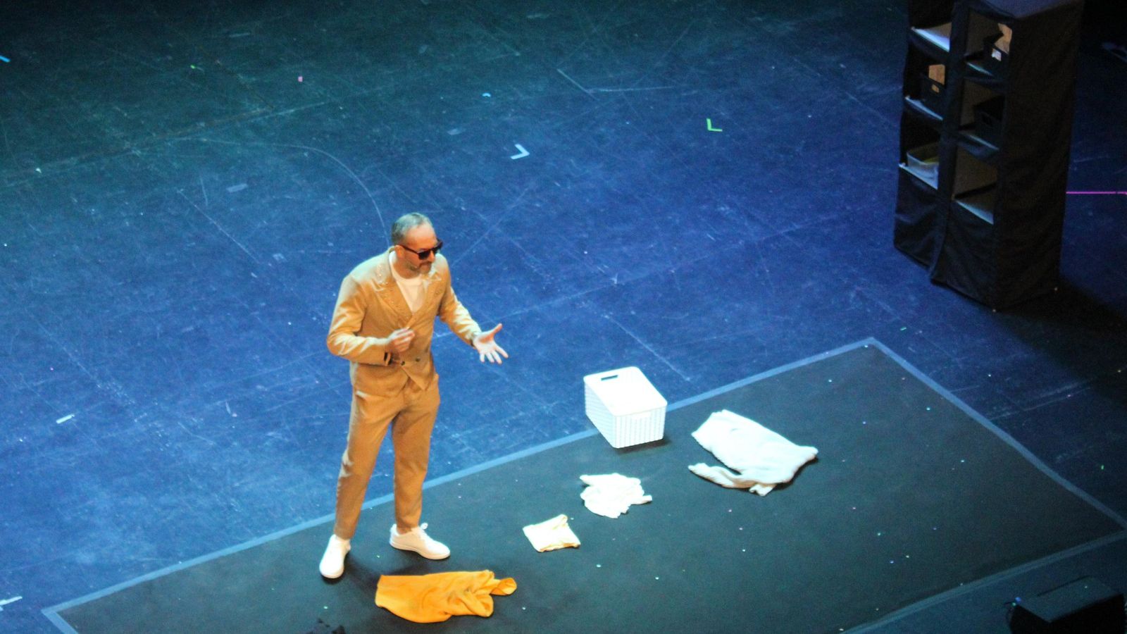 Manolo Morera se convirtió, una vez más, en el dueño del escenario, desde el que hizo disfrutar al numeroso público que no quiso perderse su nuevo espectáculo