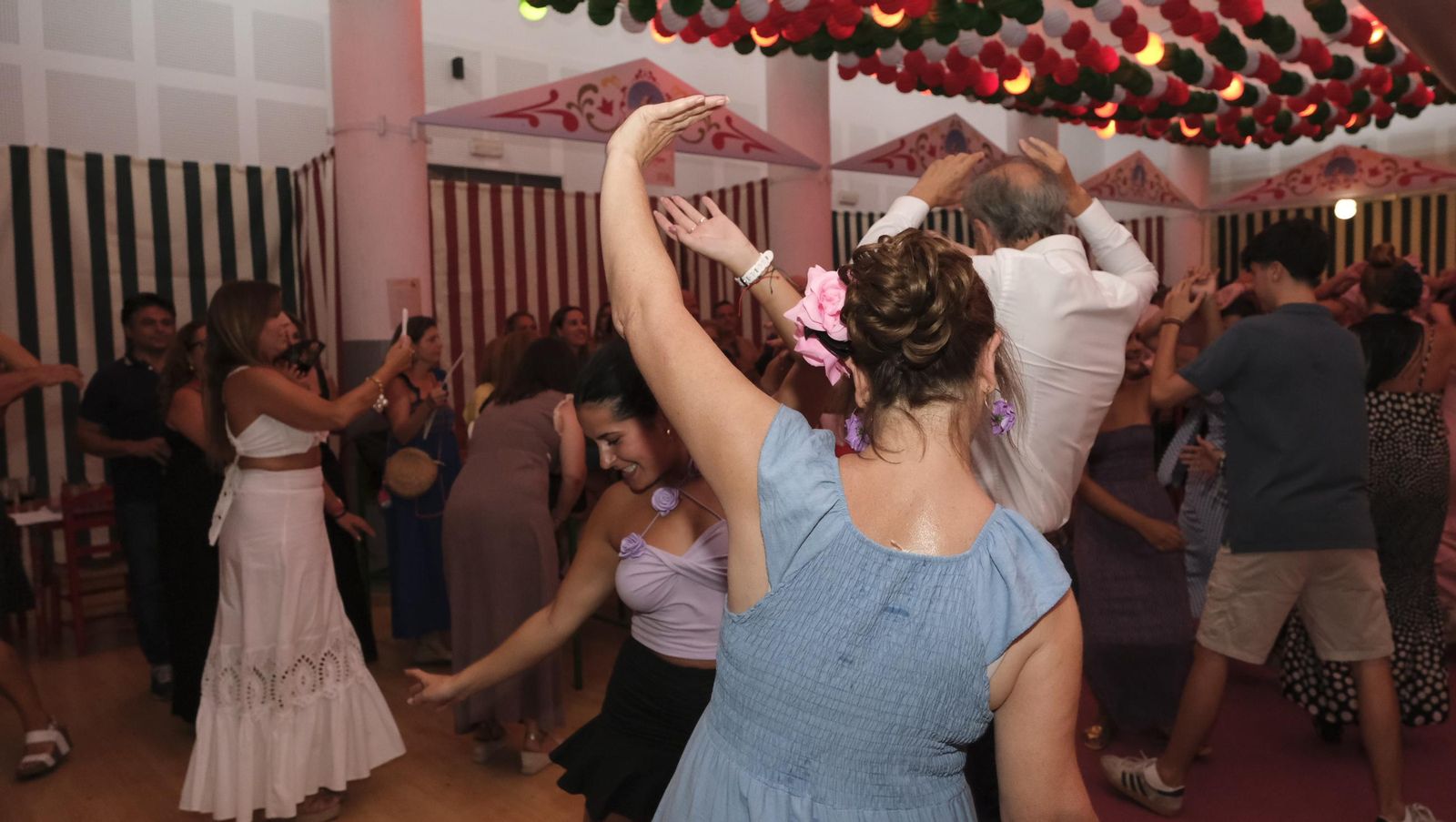 Los almerienses disfrutan del lunes en la Feria del Mediodía