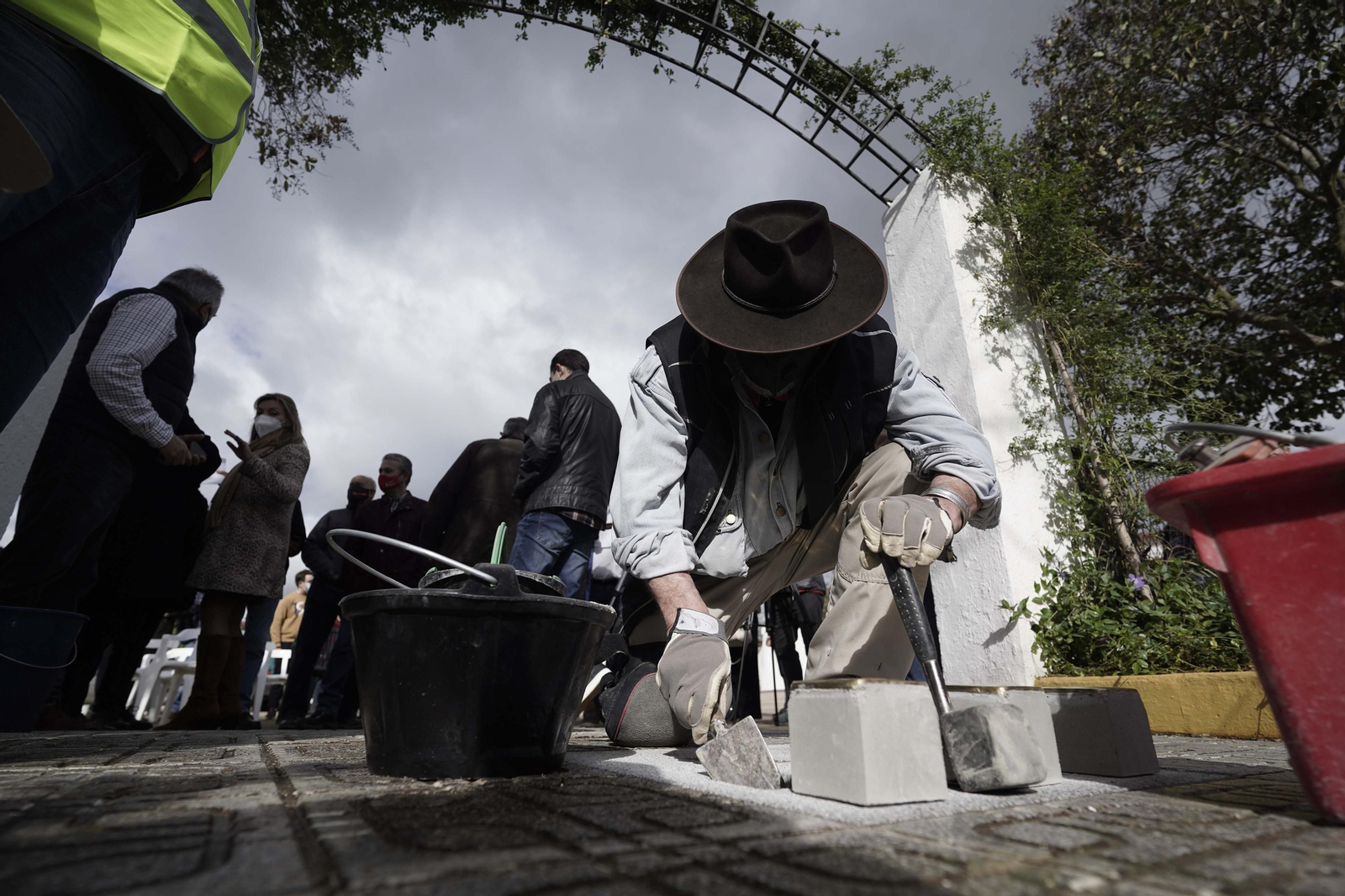 Colocación de los adoquines en Fuente Obejuna. Colocación de los adoquines en Fuente Obejuna.
