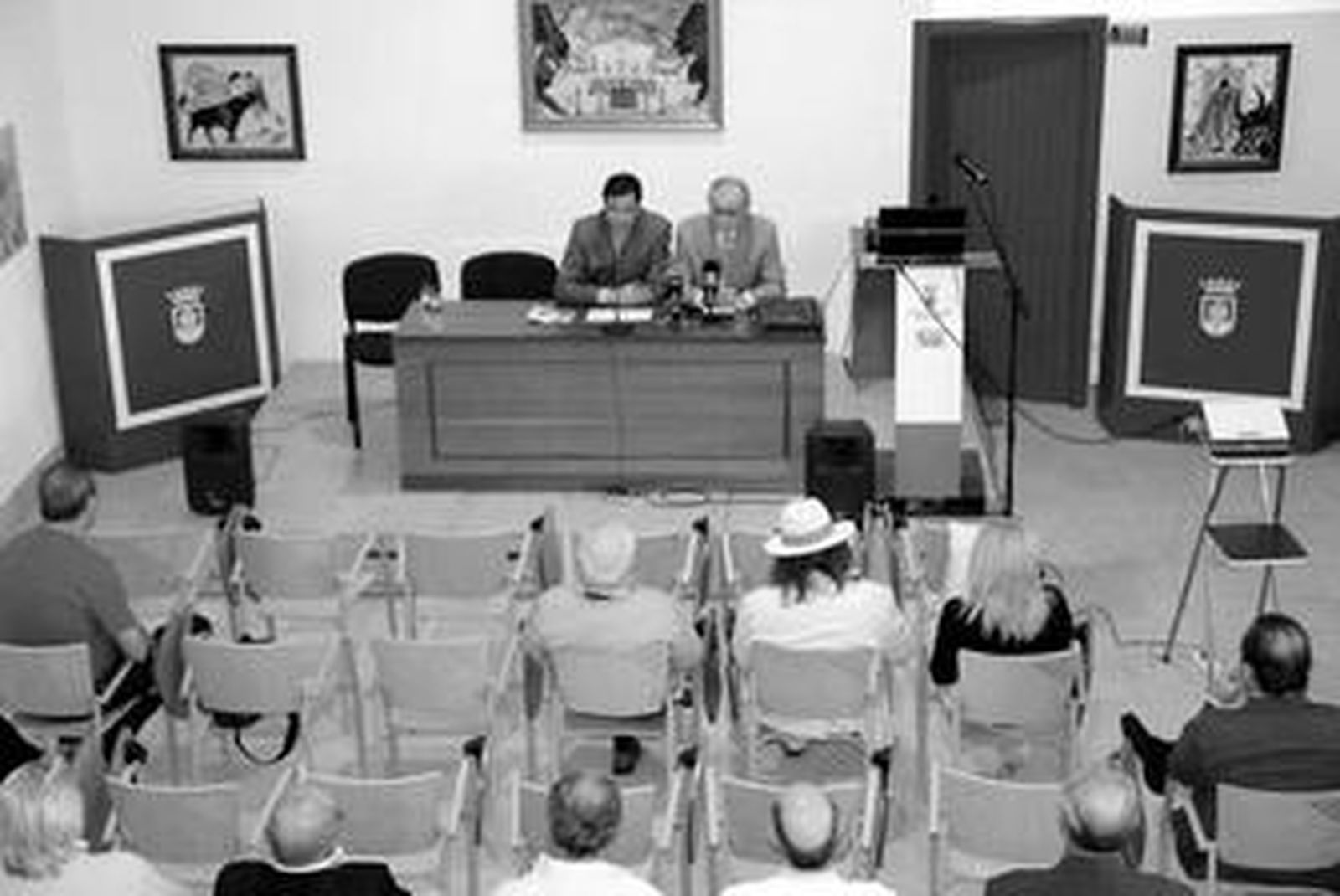 La sala cultural de la plaza de toros de San Roque, durante la primera jornada del curso de tauromaquia.