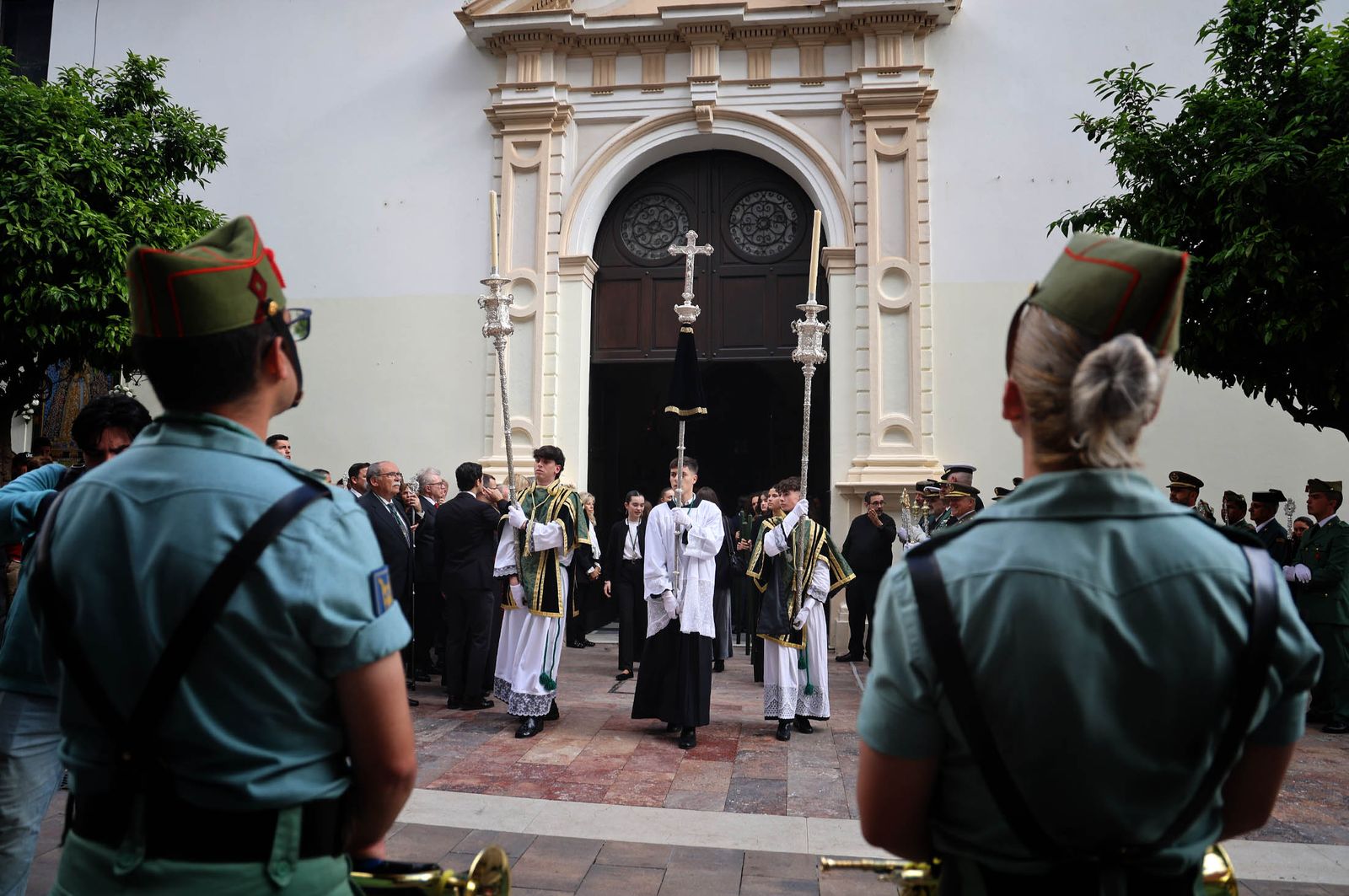 Sábado de Pasión: Imágenes de la procesión del Cristo de la Vera+Cruz portado por el Grupo de Caballería Ligero Acorazado 'Reyes Católicos' II de la Legión de Ronda
