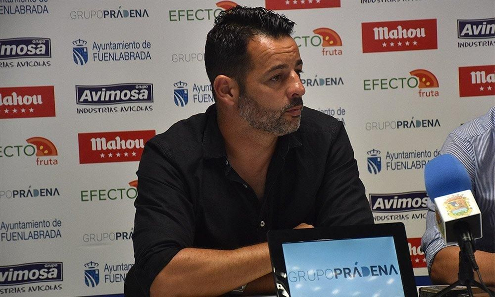 Mere, en una rueda de prensa con su actual equipo, el Fuenlabrada.