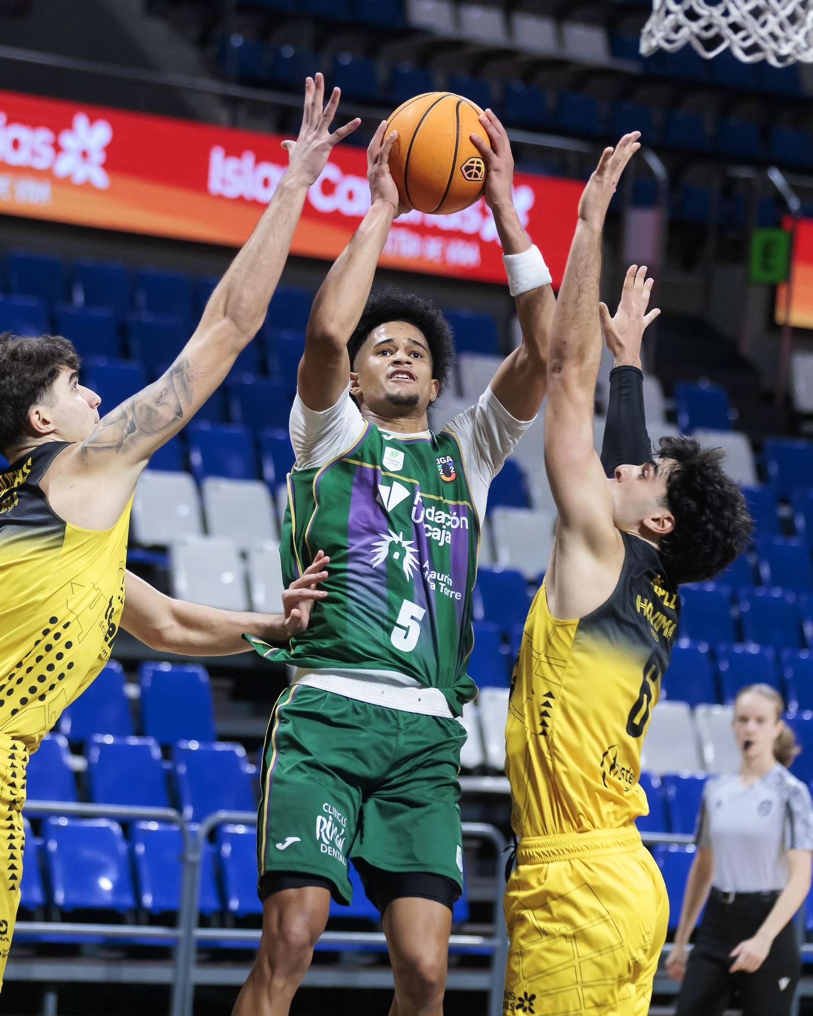 El Unicaja Alhaurín de la Torre conquista La Laguna (66-69)