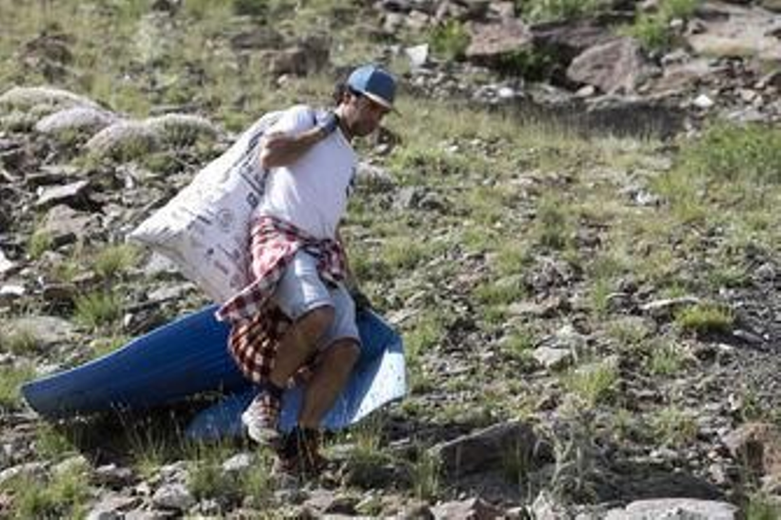 Fotos: así ha sido la jornada de limpieza en las pistas de esquí de Sierra Nevada