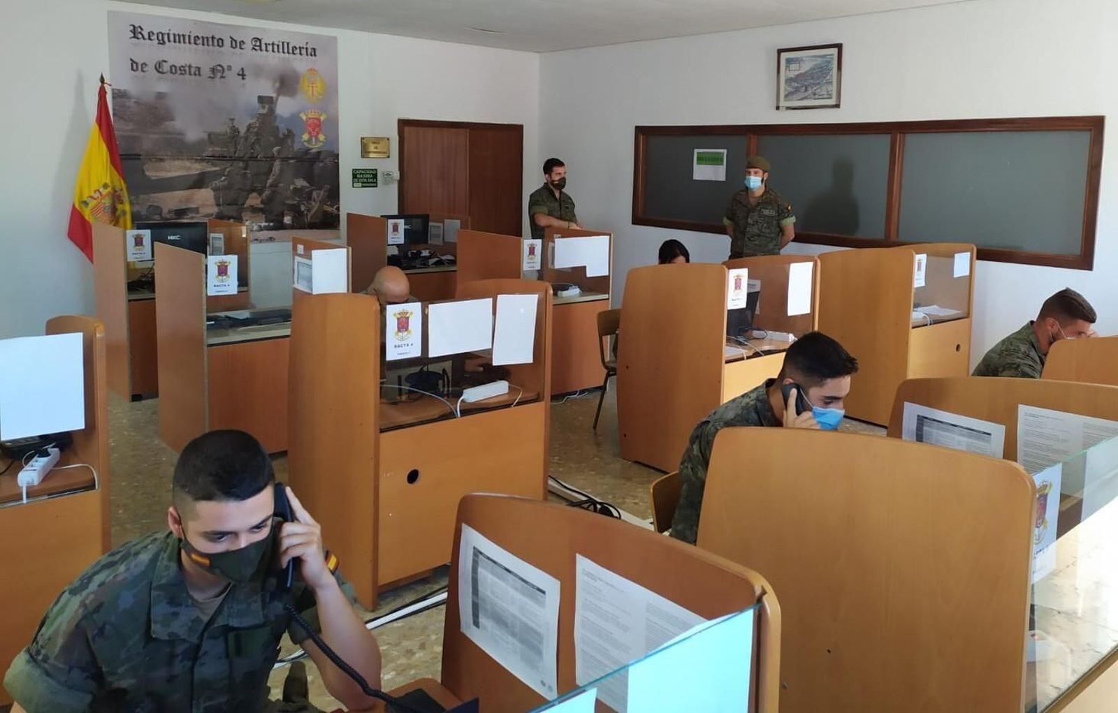 Sala de rastreadores del RACTA-4 acondicionada en el Acuartelamiento de Camposoto.