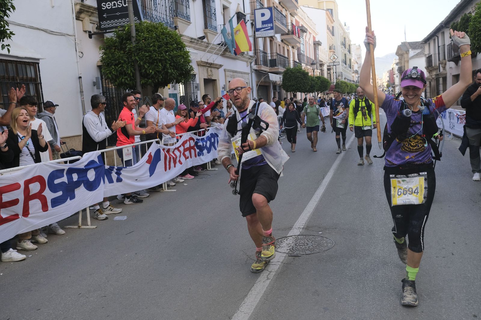 Cierre de la meta de los 101 kilómetros de la Legión, en fotos.