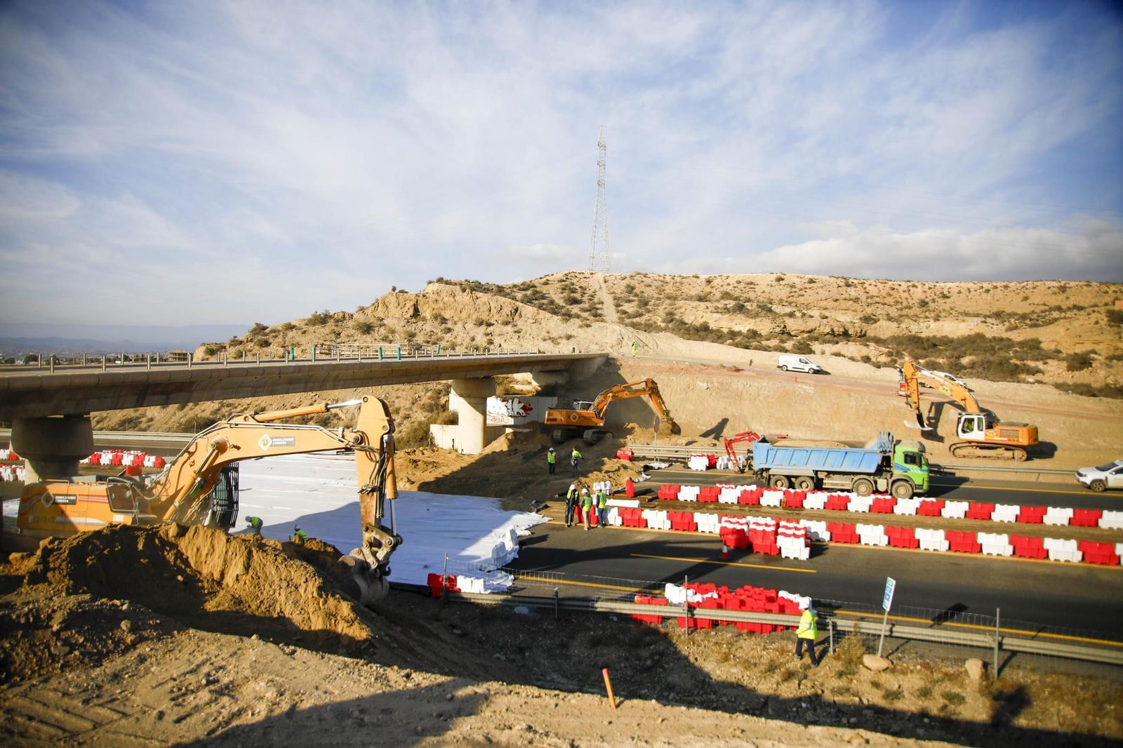 Imágenes del corte total en la A-7 de Almería