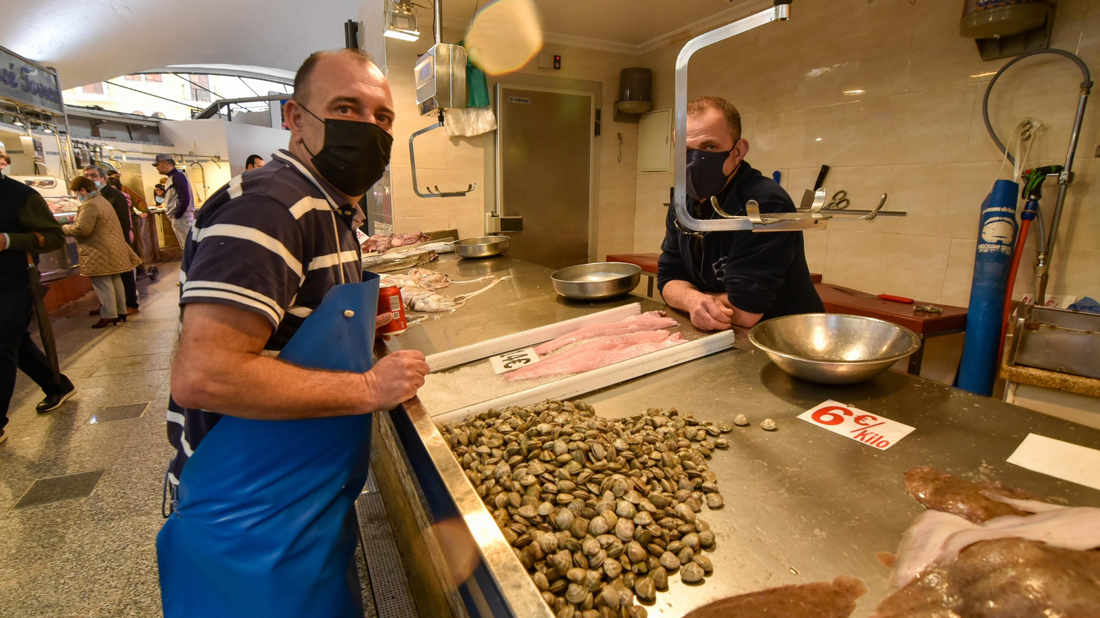 Los mercados de abasto de Algeciras y La Línea tras diez dias  de paros en el transporte