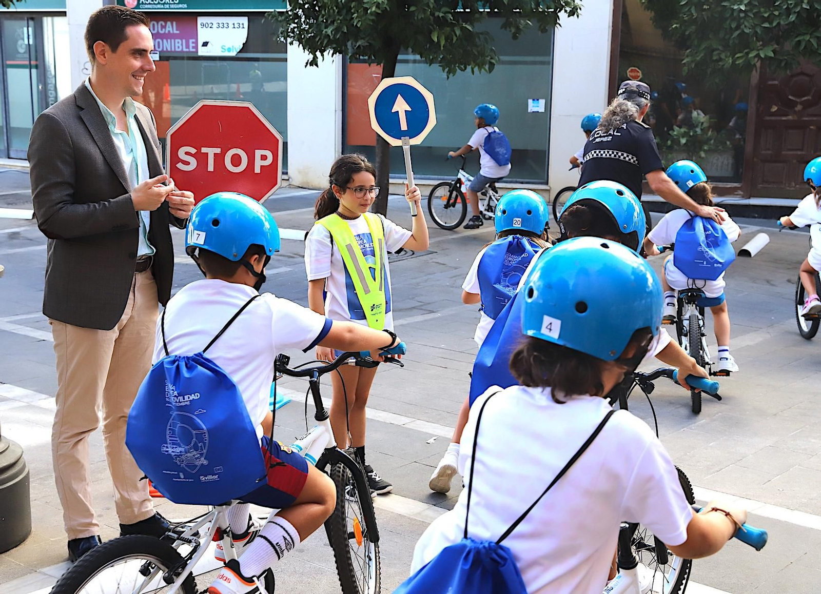 Jaime Espinar, en el taller para escolares ‘Ciudad sin mi coche’ impartido por la Policía Local de Jerez.