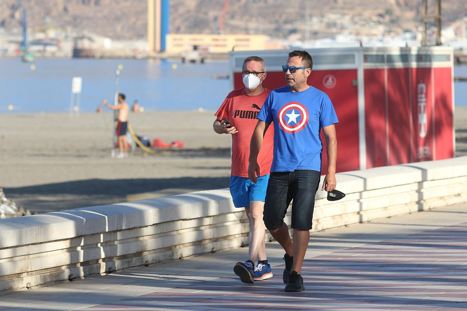 Fin de la mascarilla: Almería vuelve a verse las caras