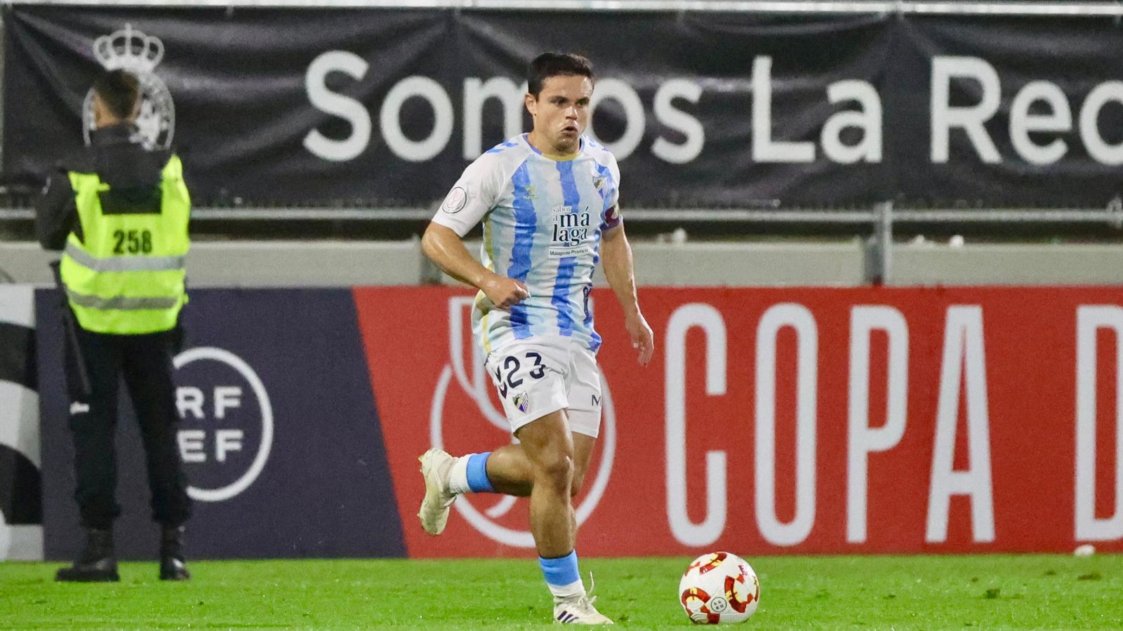 Las fotos del CD Estepona - Málaga CF de Copa del Rey