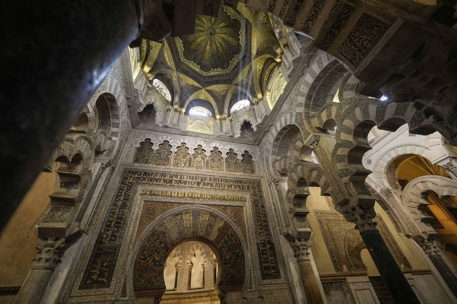 Las fotografías del inicio de las obras de restauración de la Maqsura de la Mezquita-Catedral de Córdoba