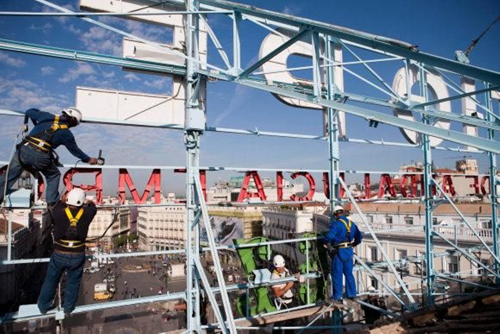 El luminoso de Tío Pepe regresa esta noche a la puerta del Sol