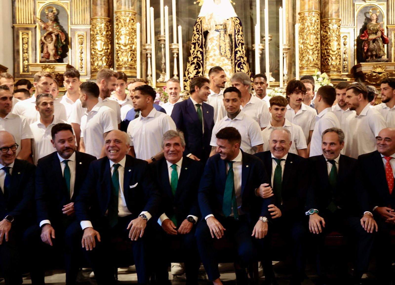 La visita del Betis a la Hermandad de El Museo, en imágenes