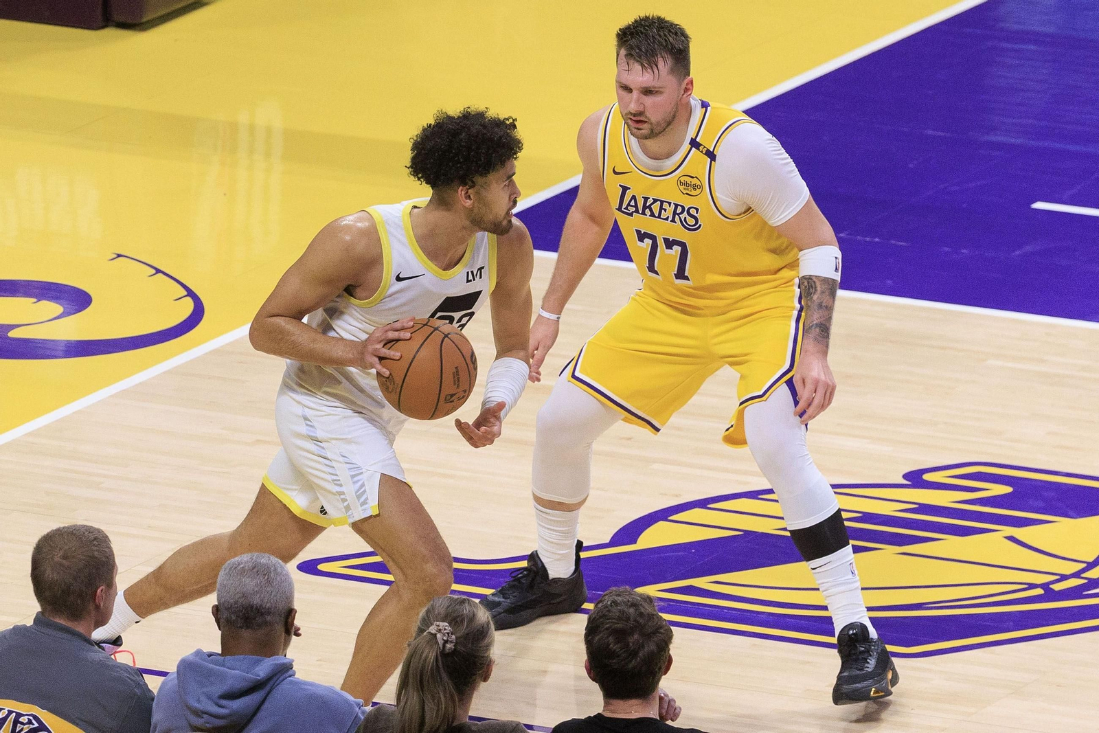 Las fotos del debut de Doncic con los Lakers